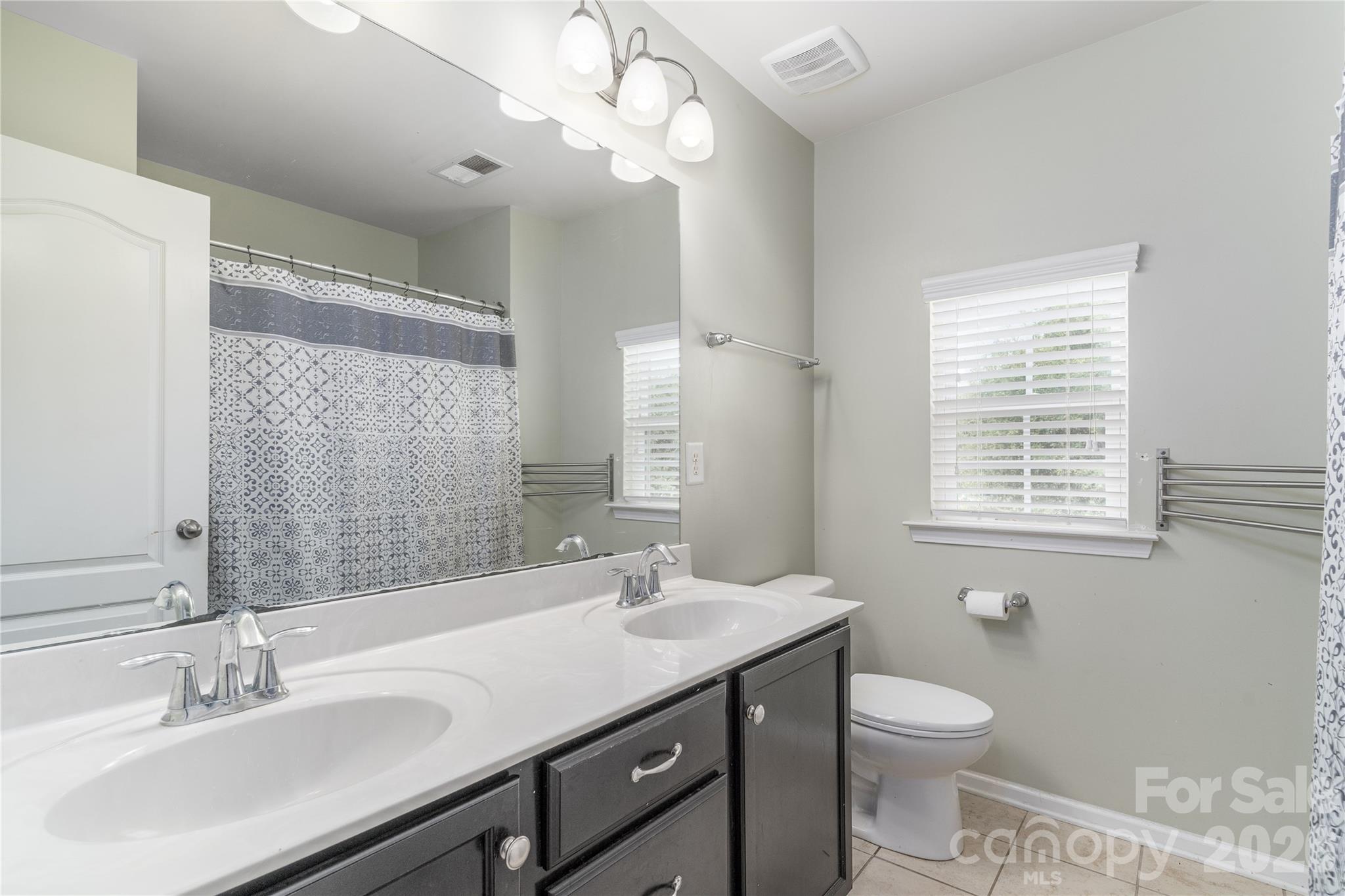 137 Flora Vista Drive — Mooresville