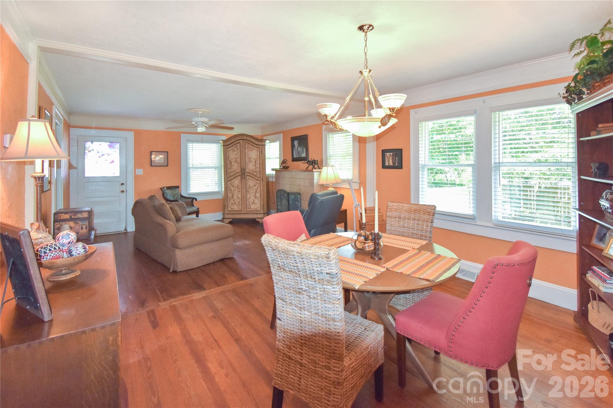 496 14th Avenue NE — Hickory