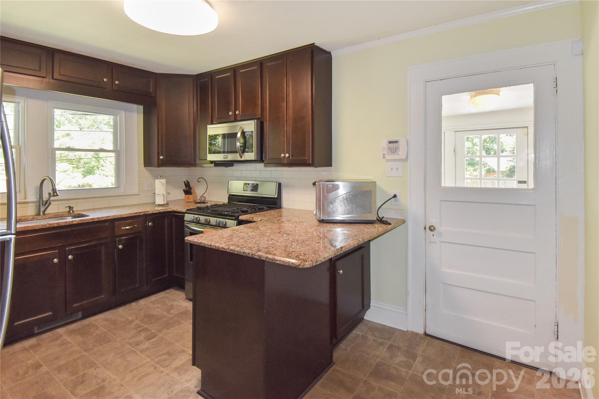 496 14th Avenue NE — Hickory