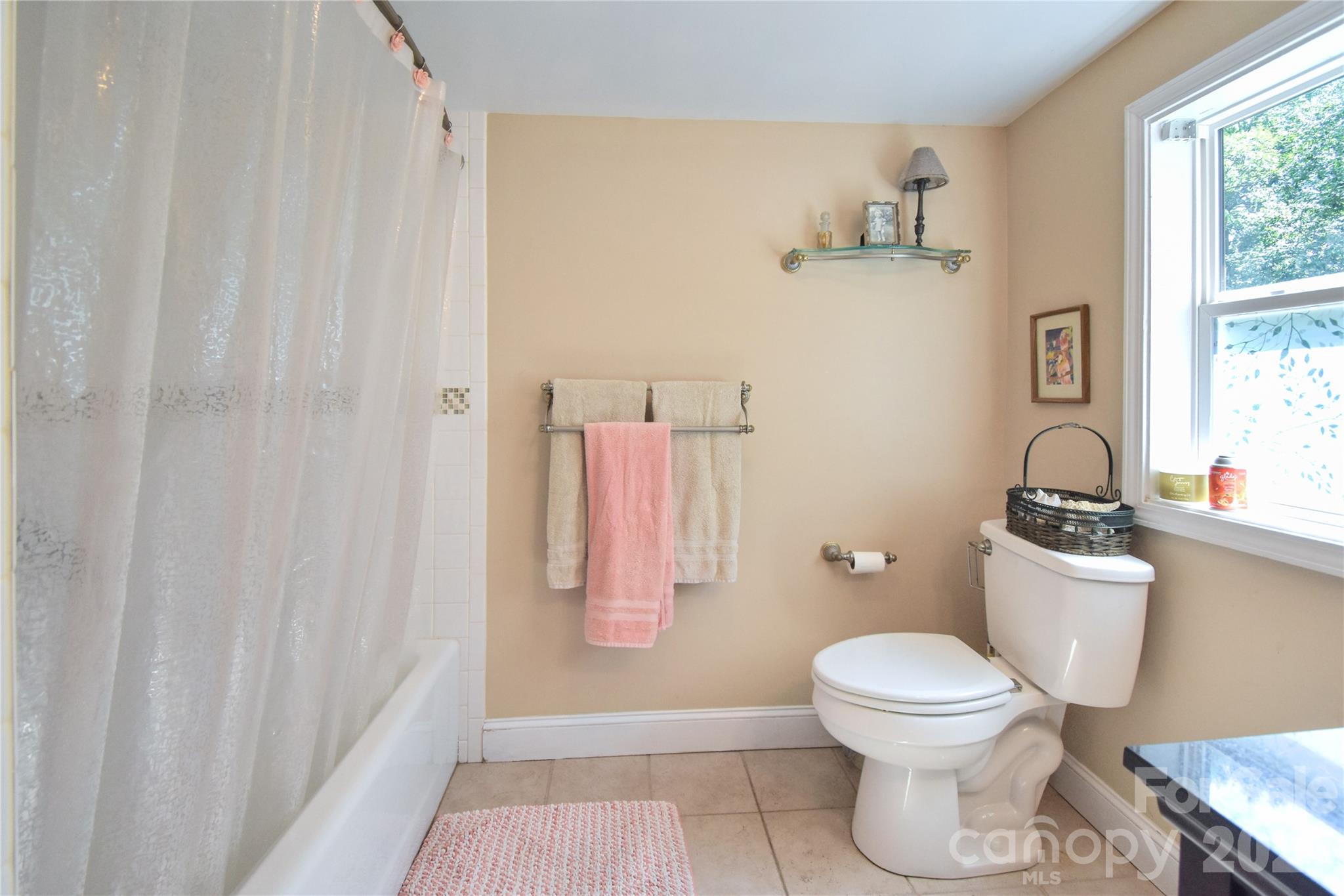 496 14th Avenue NE — Hickory
