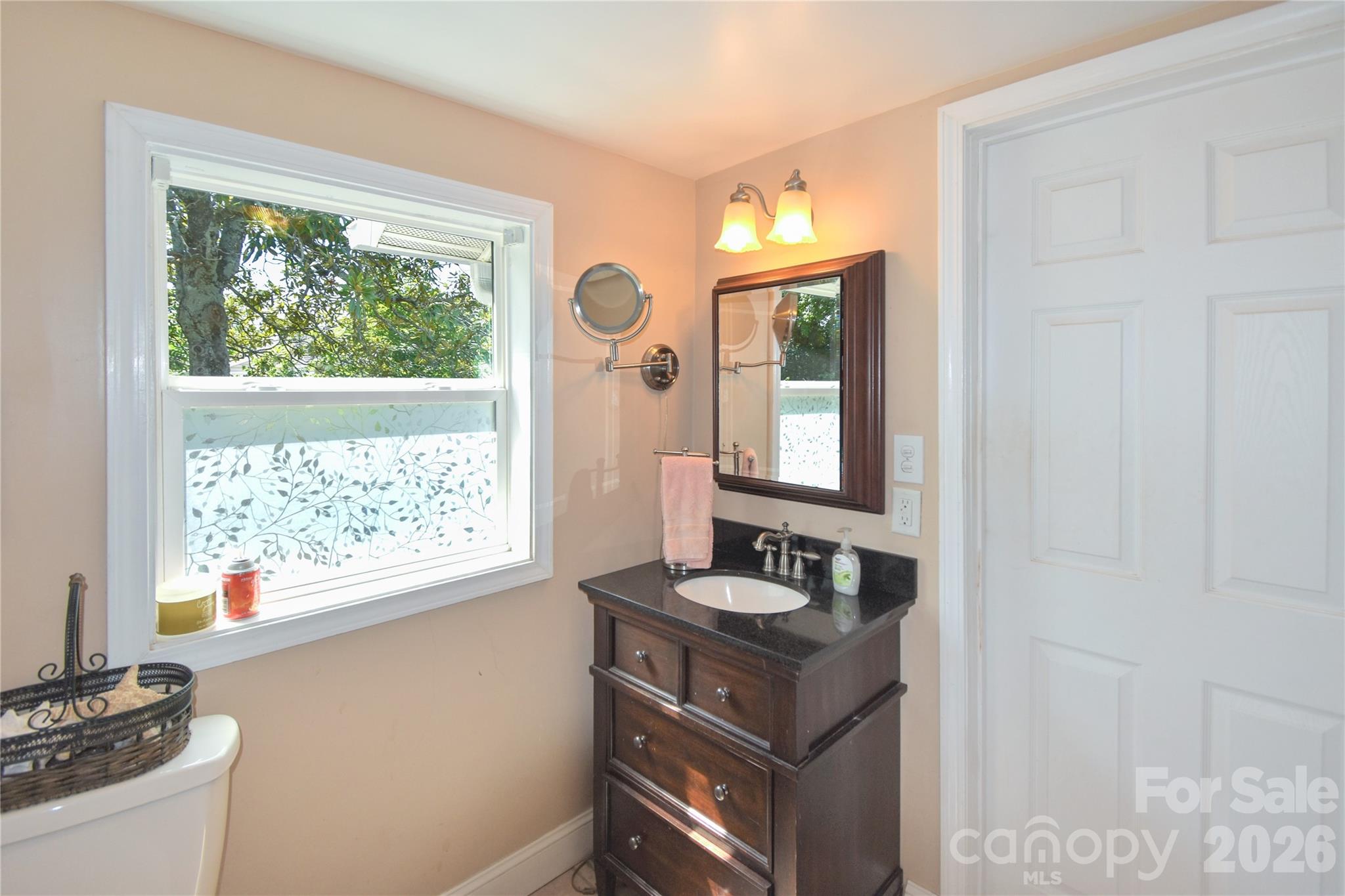 496 14th Avenue NE — Hickory