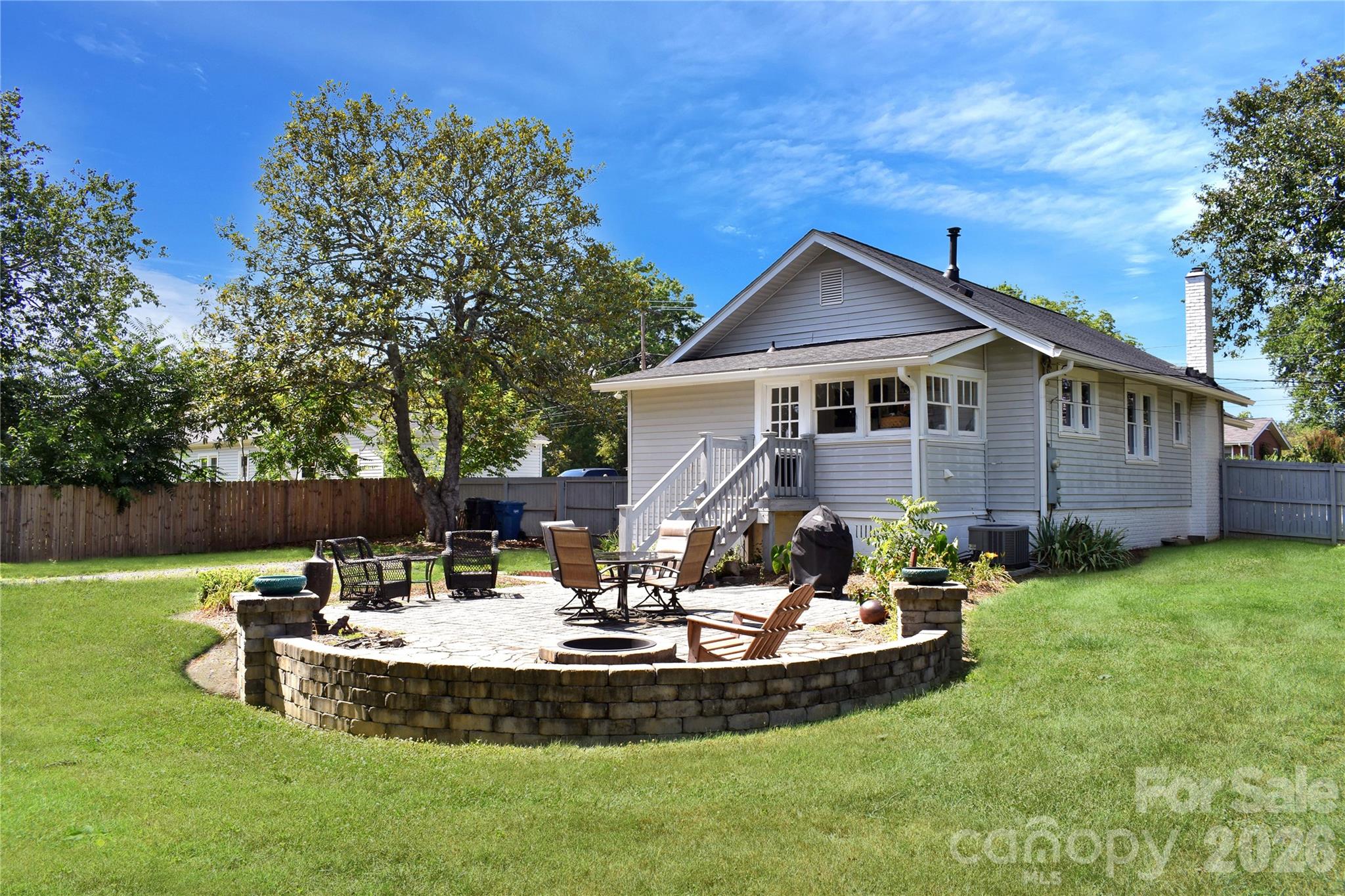 496 14th Avenue NE — Hickory