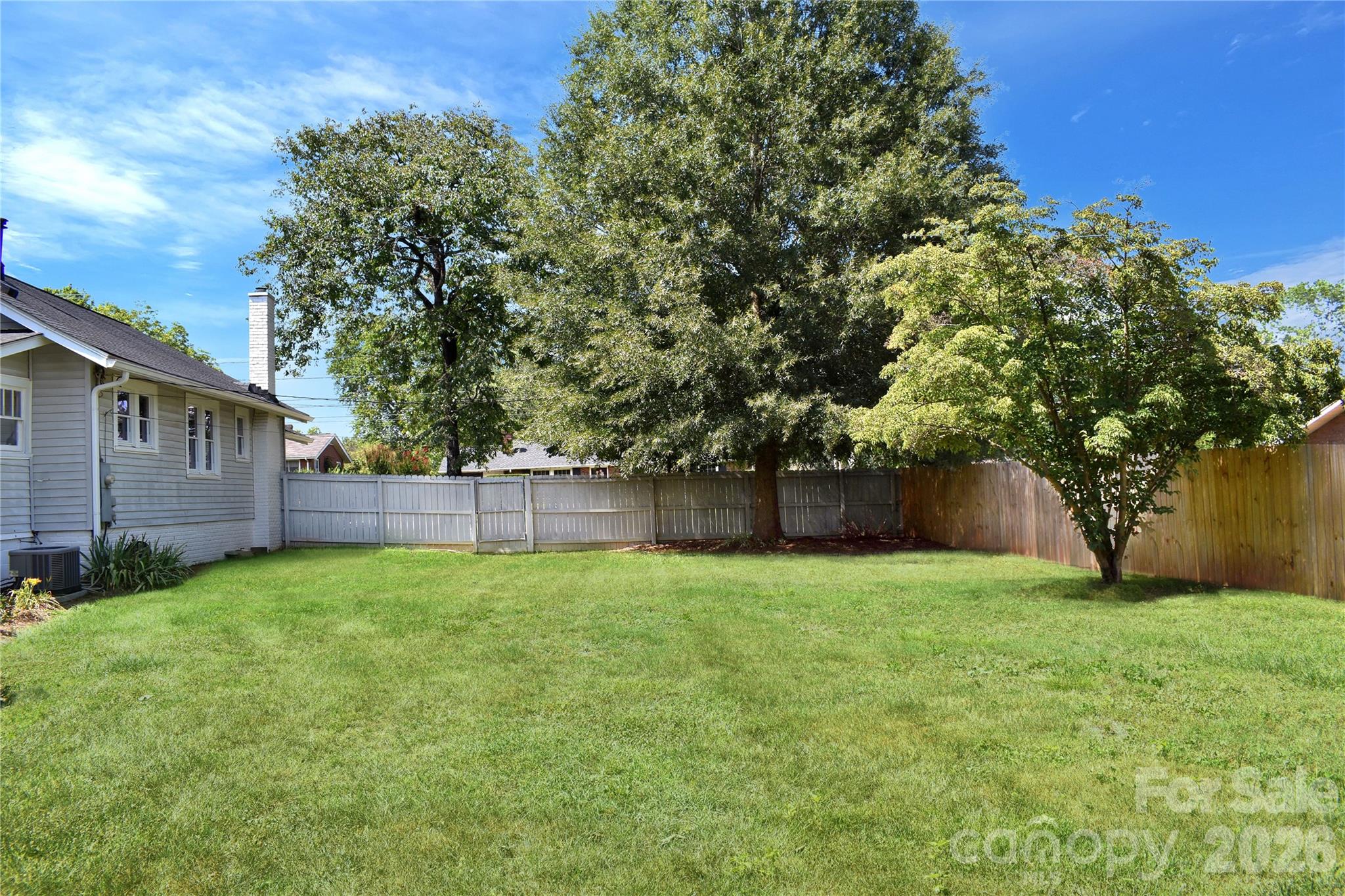 496 14th Avenue NE — Hickory