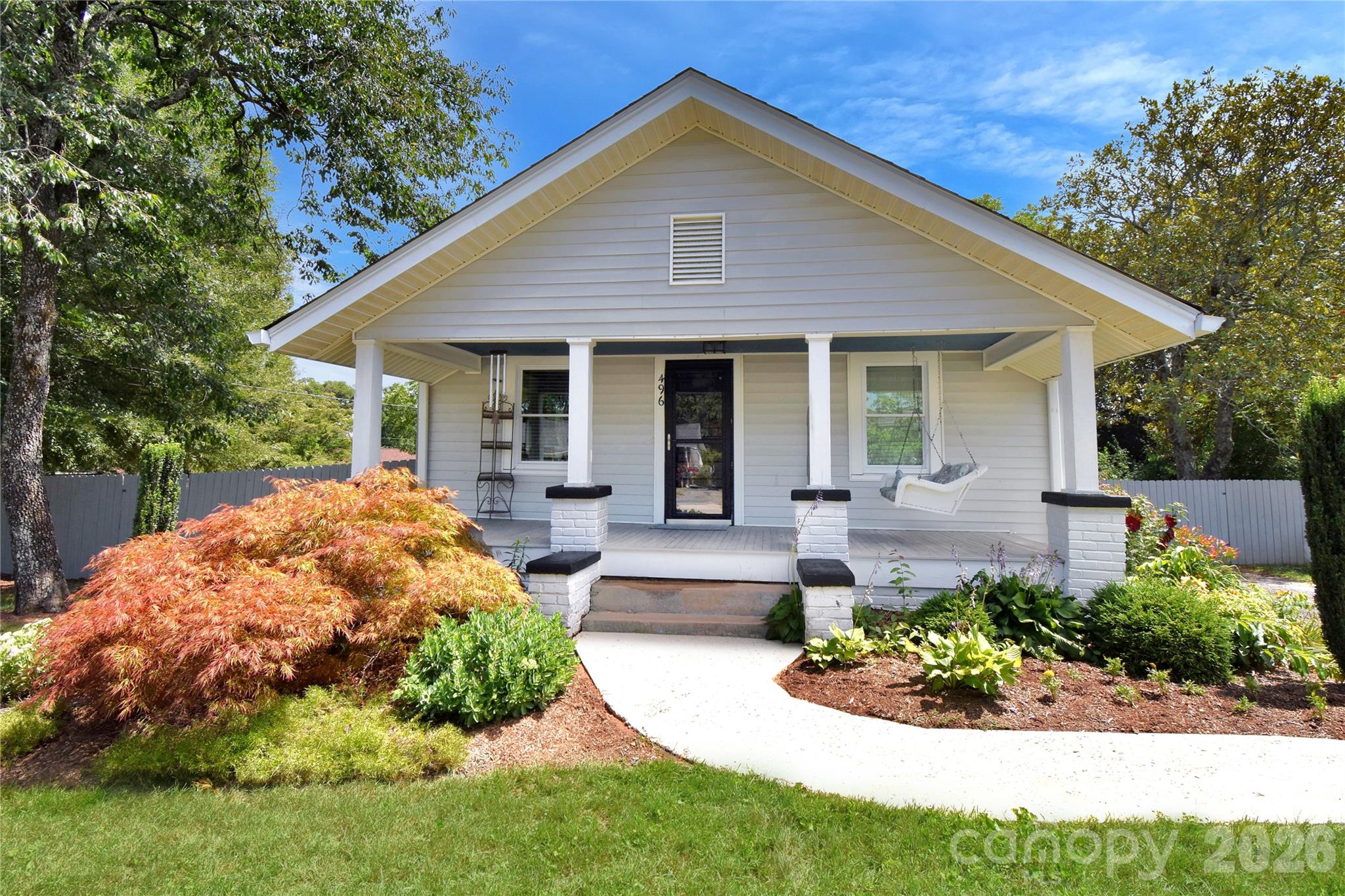 496 14th Avenue NE — Hickory
