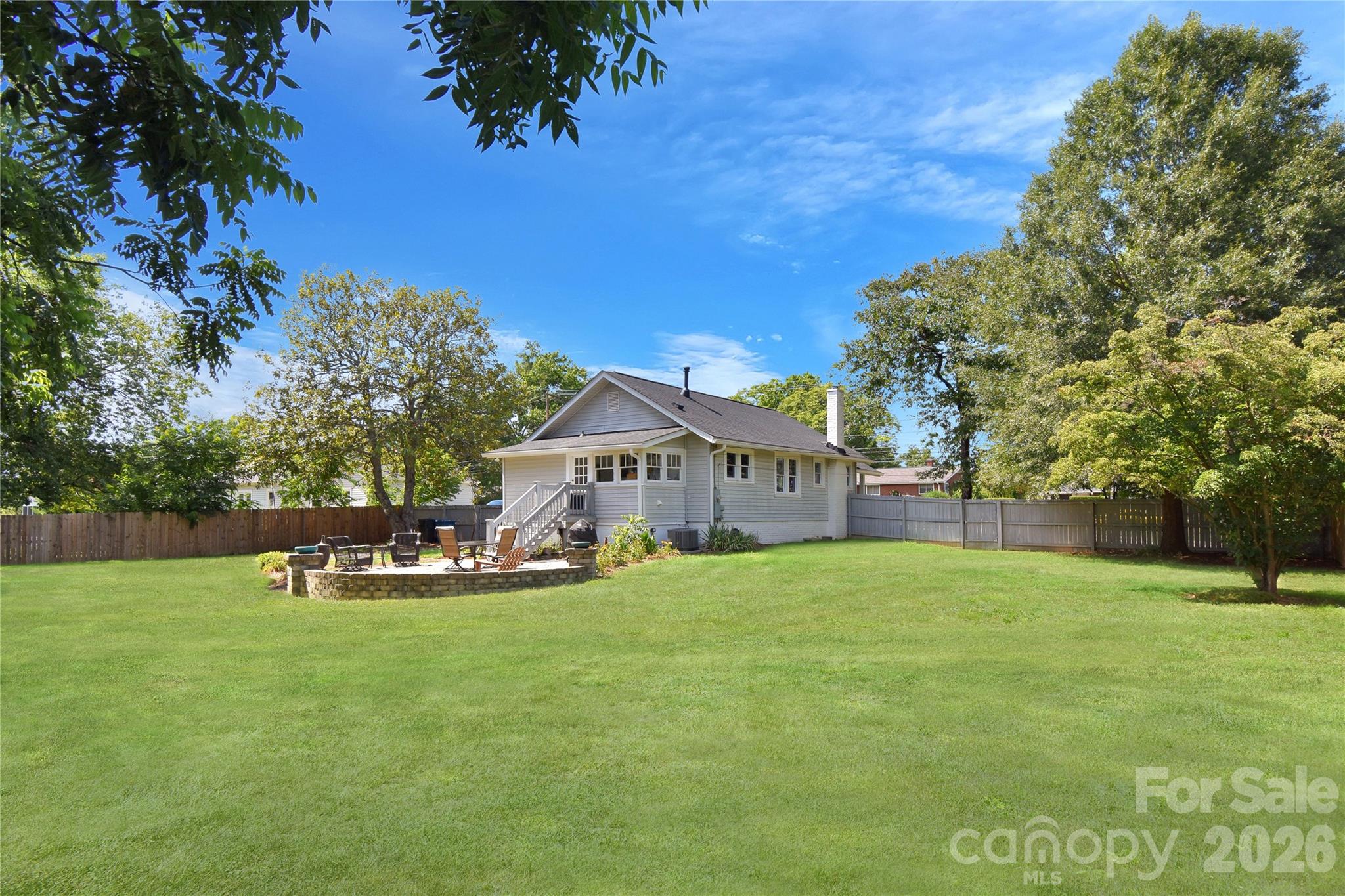 496 14th Avenue NE — Hickory