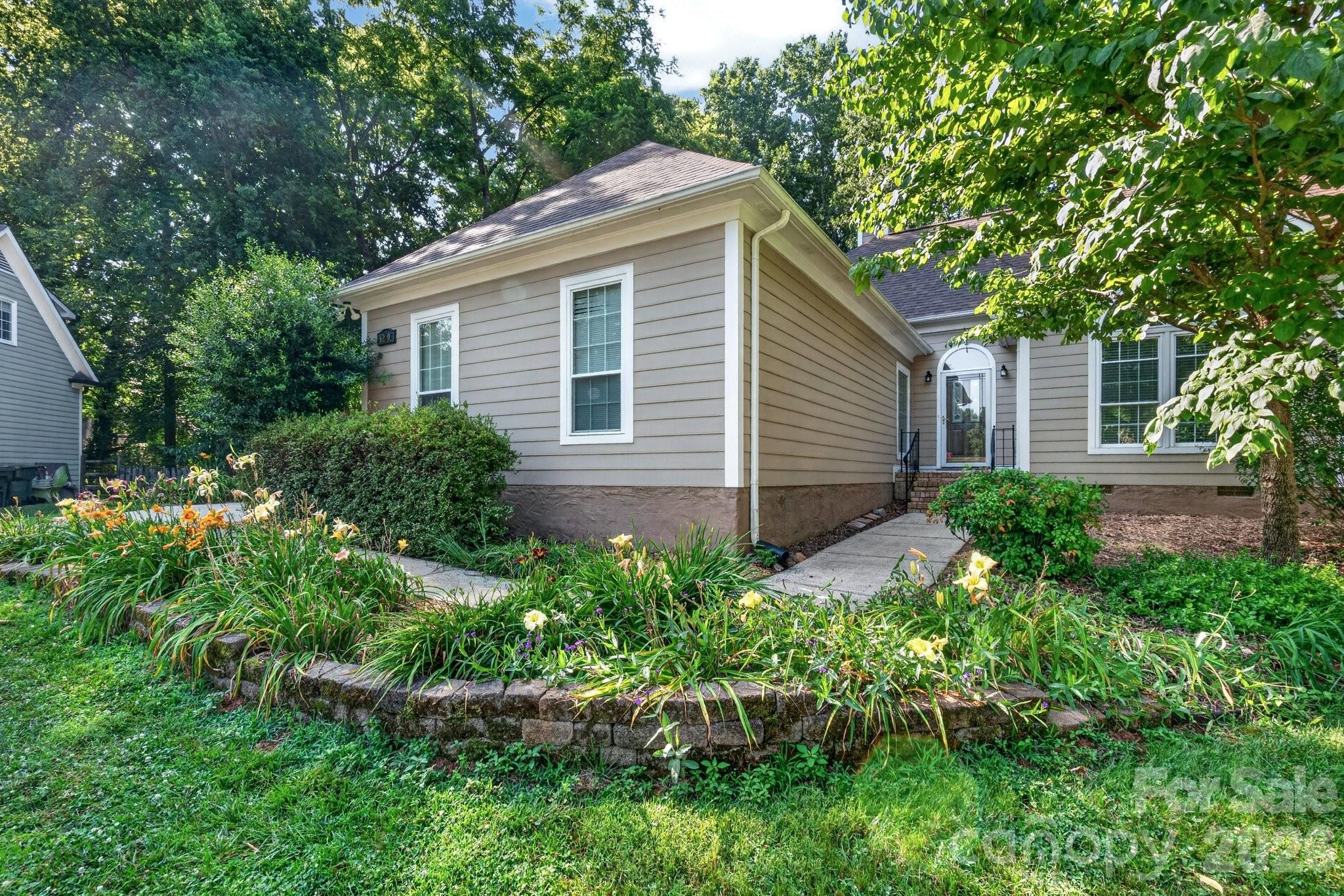 12500 Cedarford Court — Huntersville