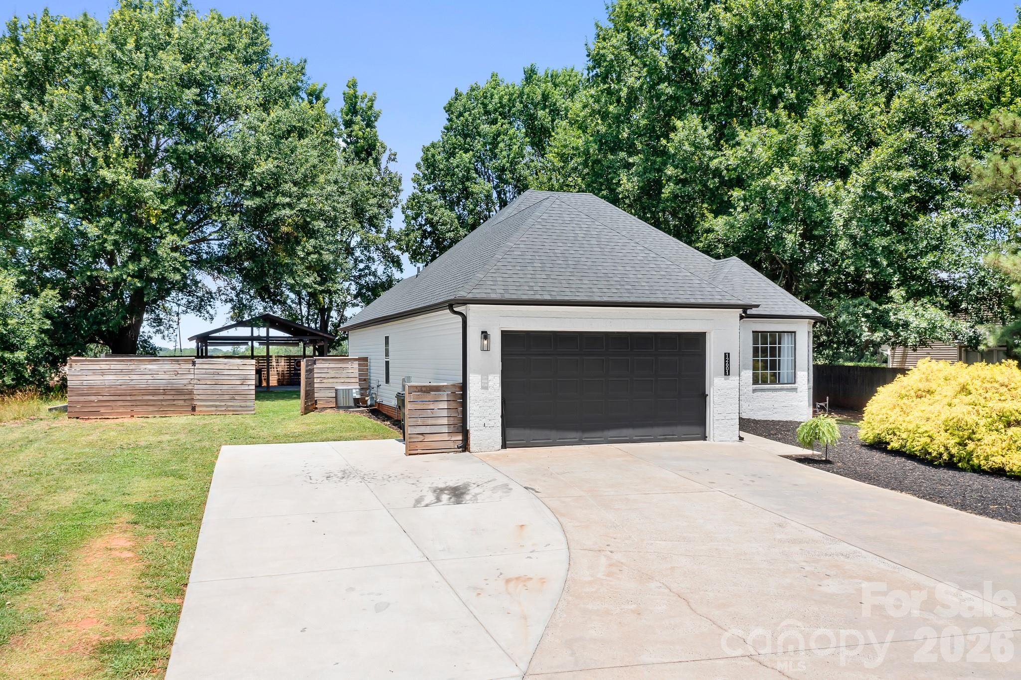 12601 Mayes Road — Huntersville