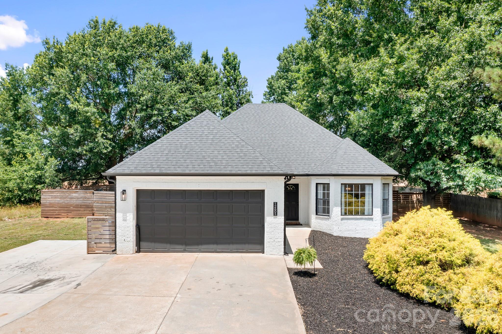 12601 Mayes Road — Huntersville