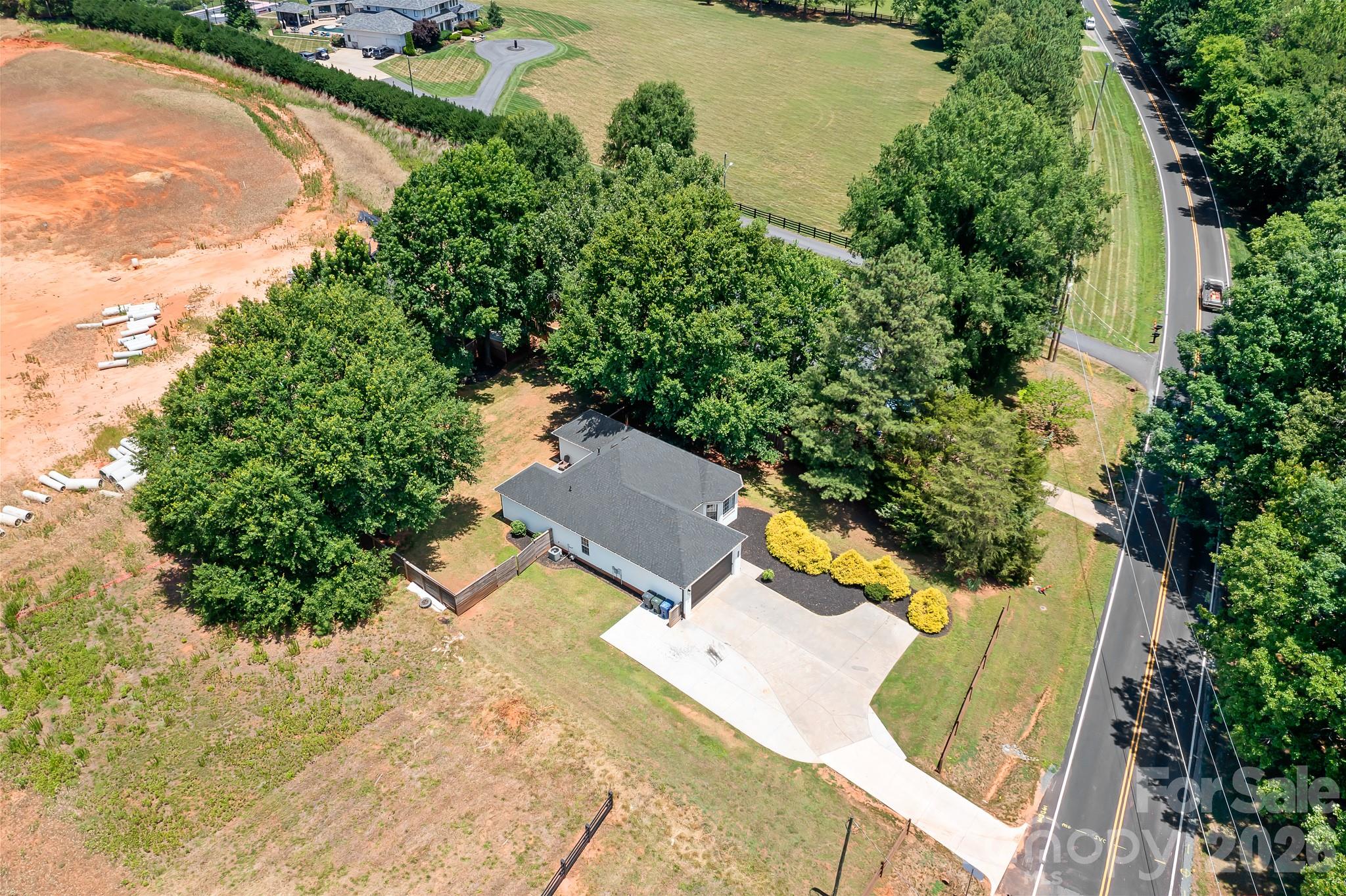 12601 Mayes Road — Huntersville