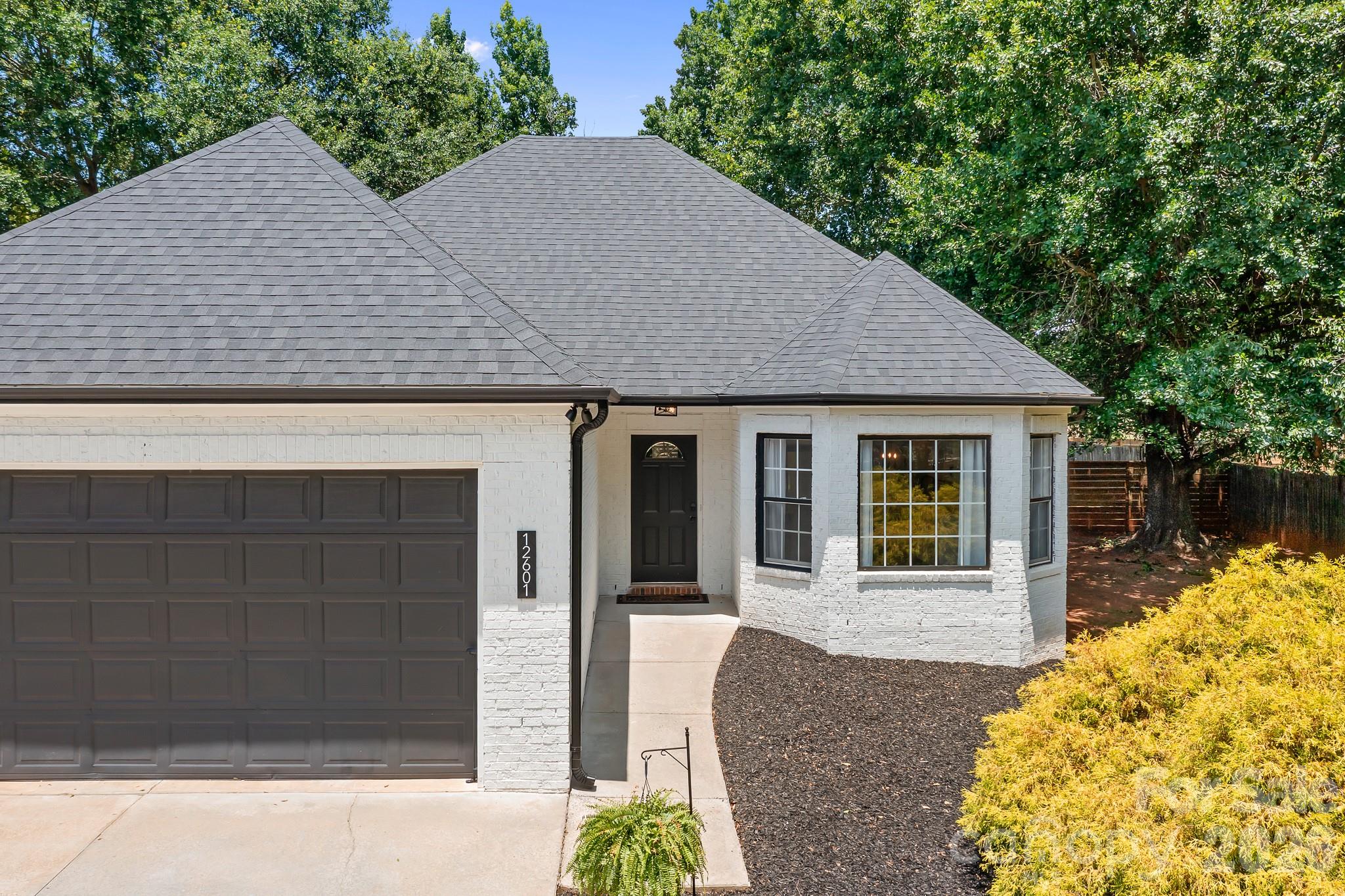 12601 Mayes Road — Huntersville