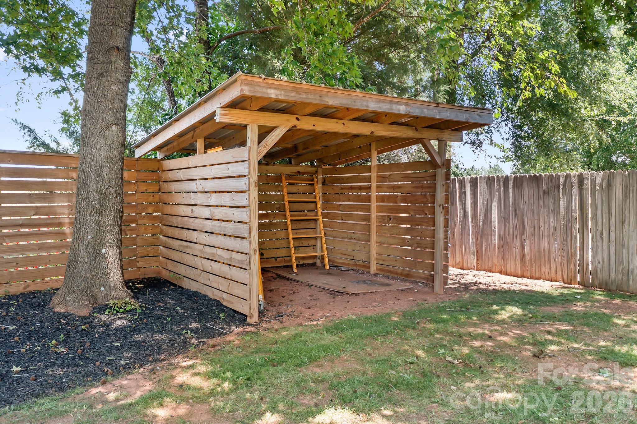 12601 Mayes Road — Huntersville