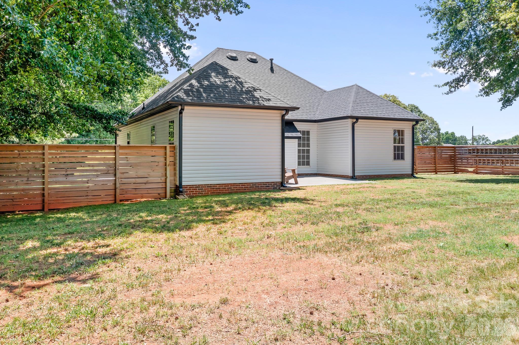 12601 Mayes Road — Huntersville