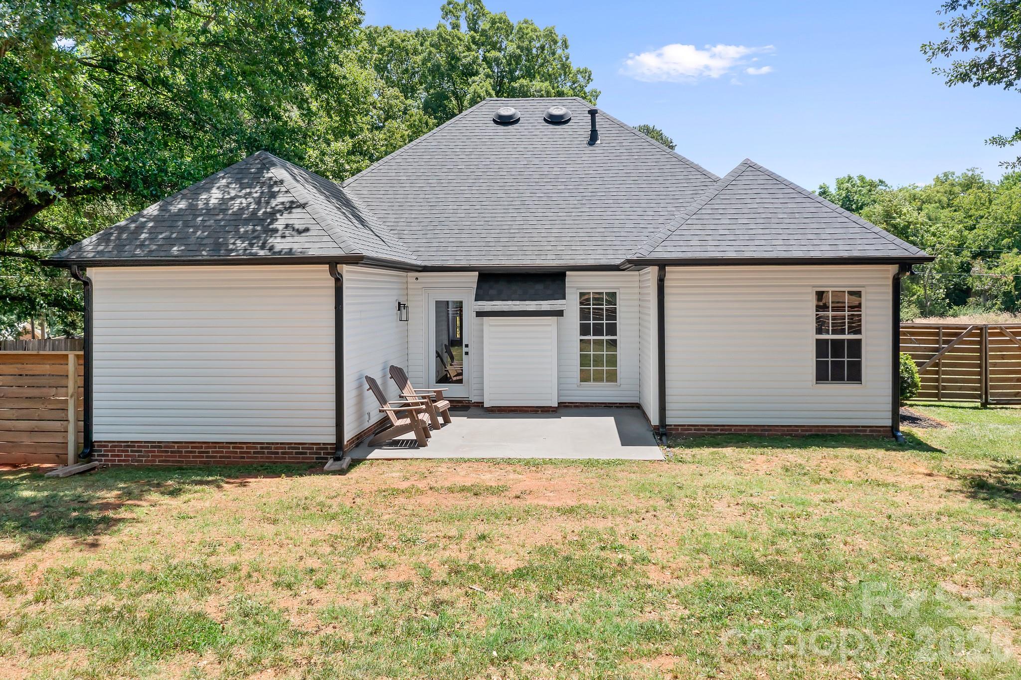 12601 Mayes Road — Huntersville