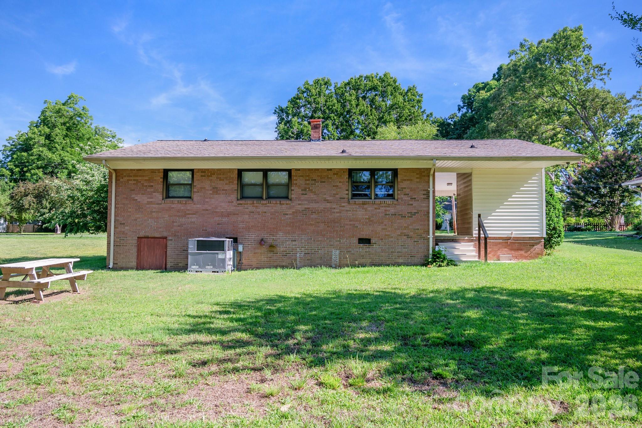 1340 E Cannon Avenue — Albemarle