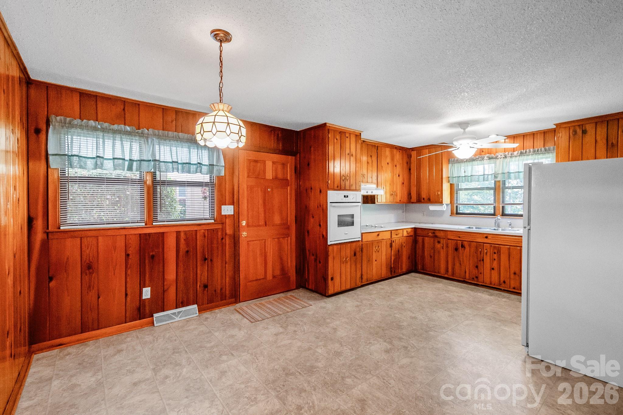 1340 E Cannon Avenue — Albemarle