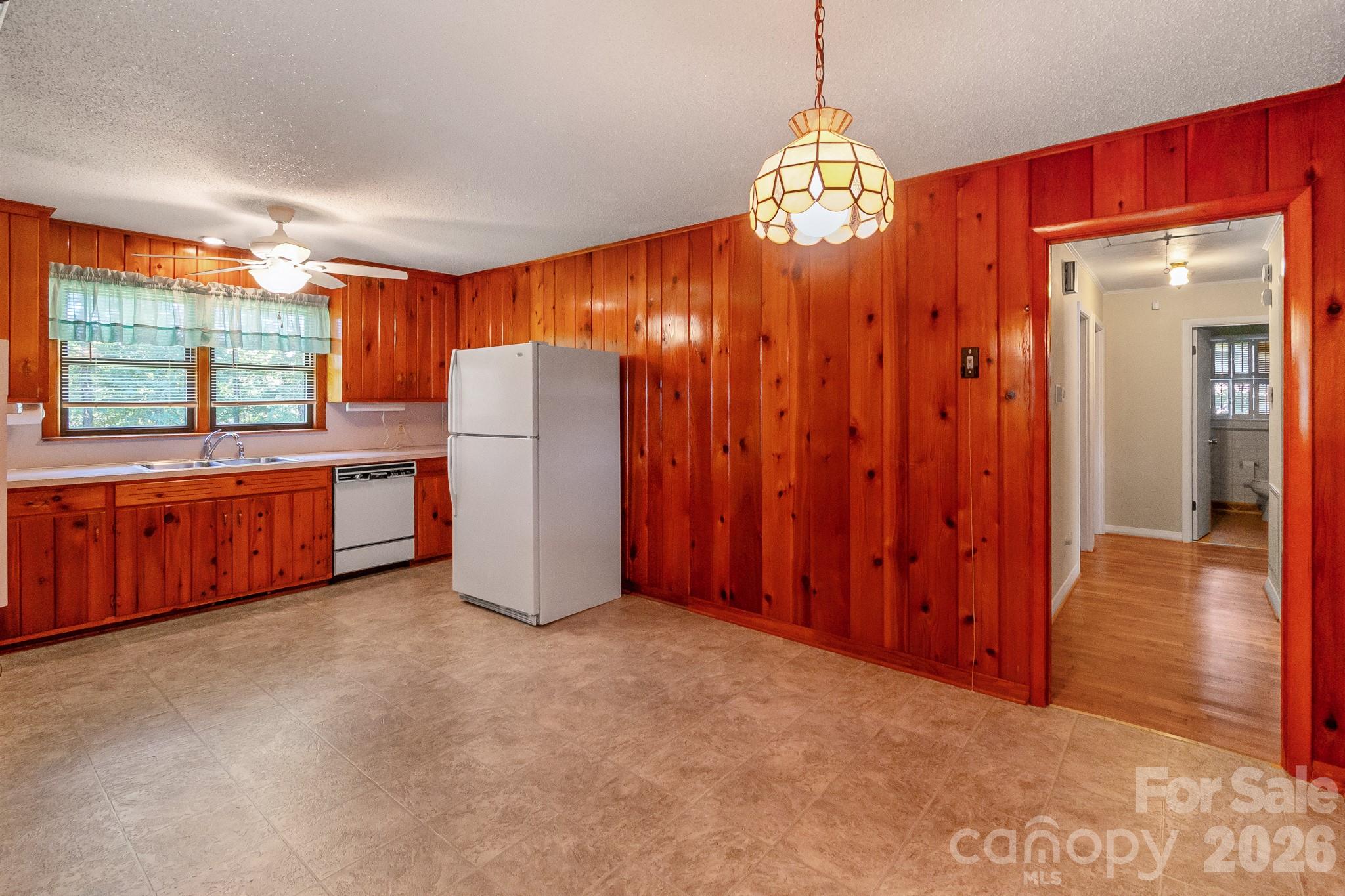 1340 E Cannon Avenue — Albemarle