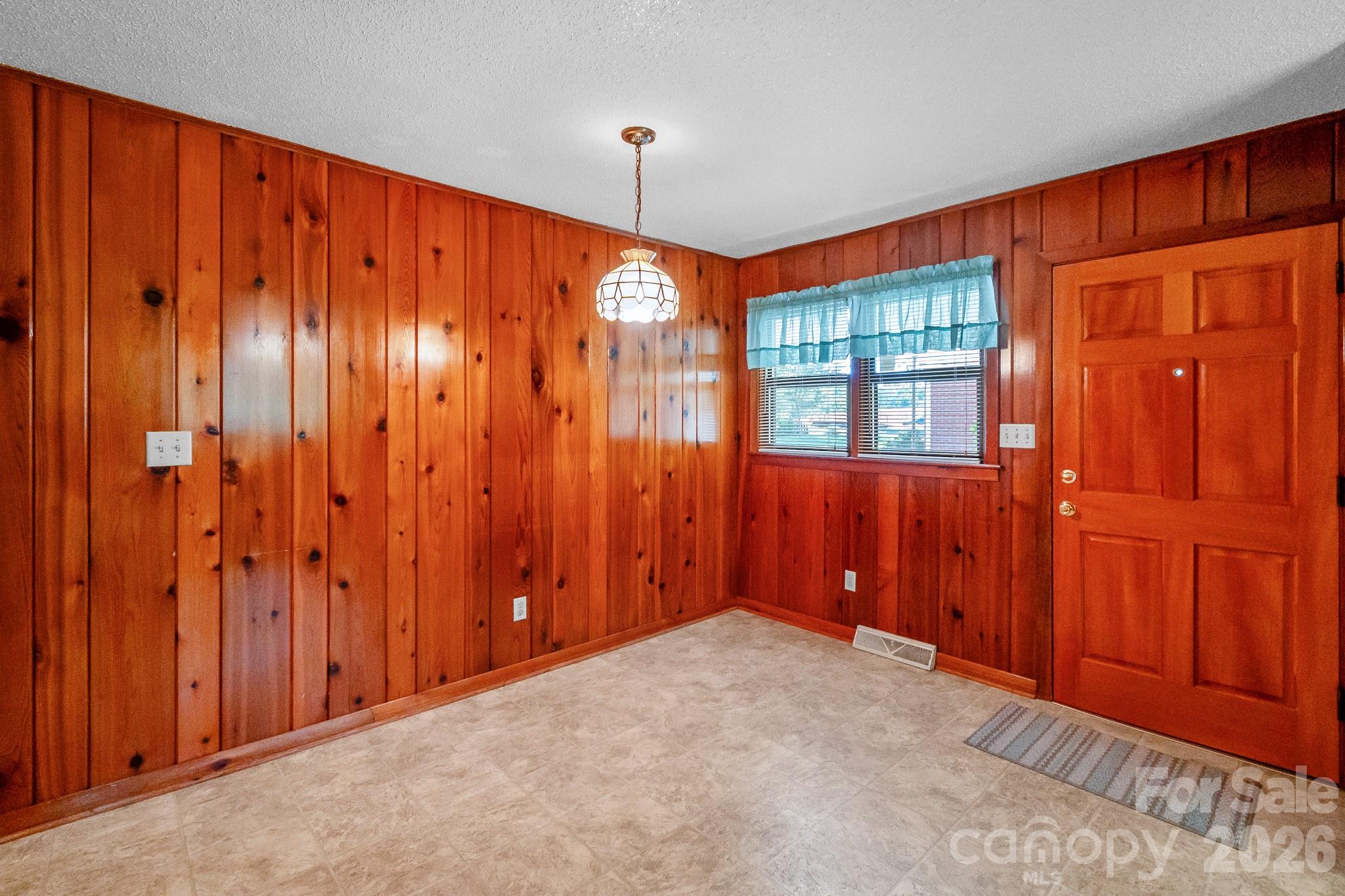 1340 E Cannon Avenue — Albemarle