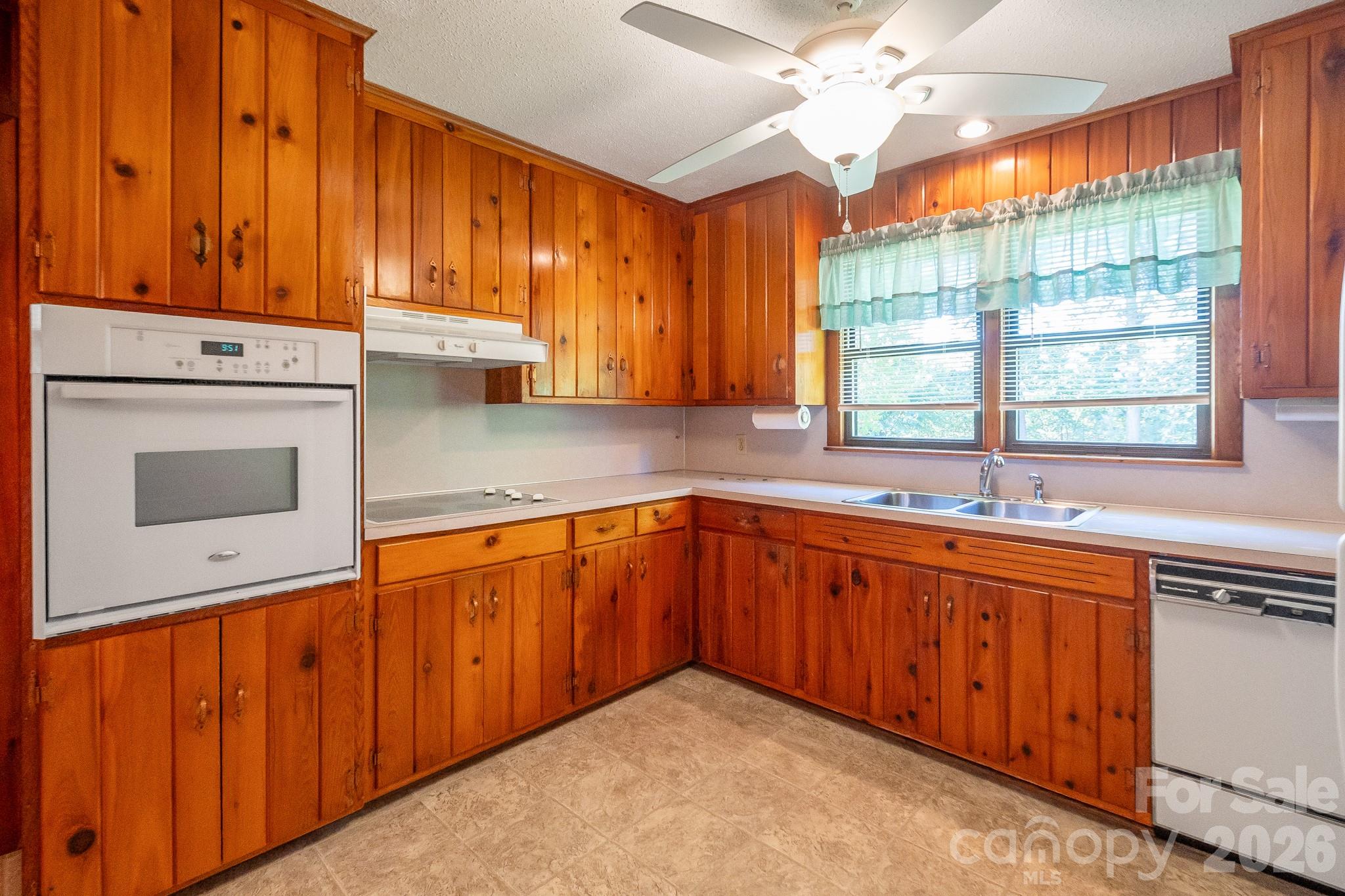 1340 E Cannon Avenue — Albemarle