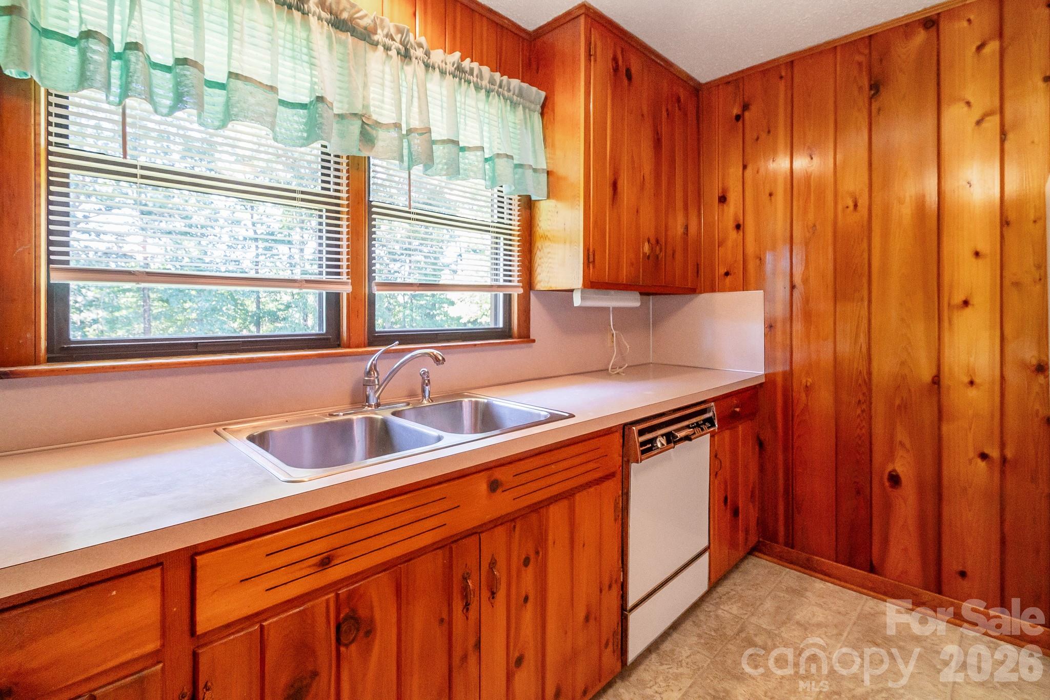 1340 E Cannon Avenue — Albemarle