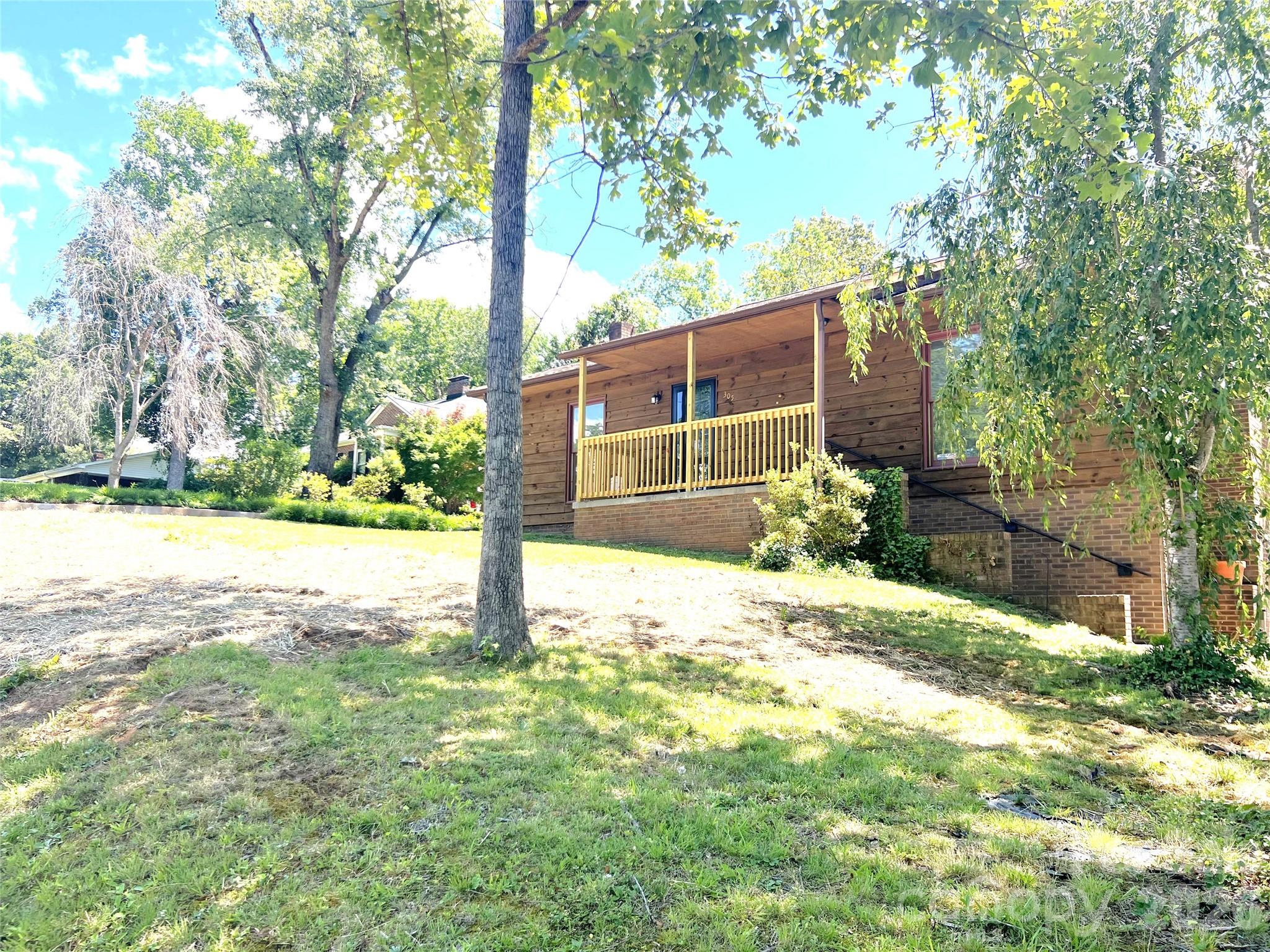 305 Forest Hill Street — Morganton