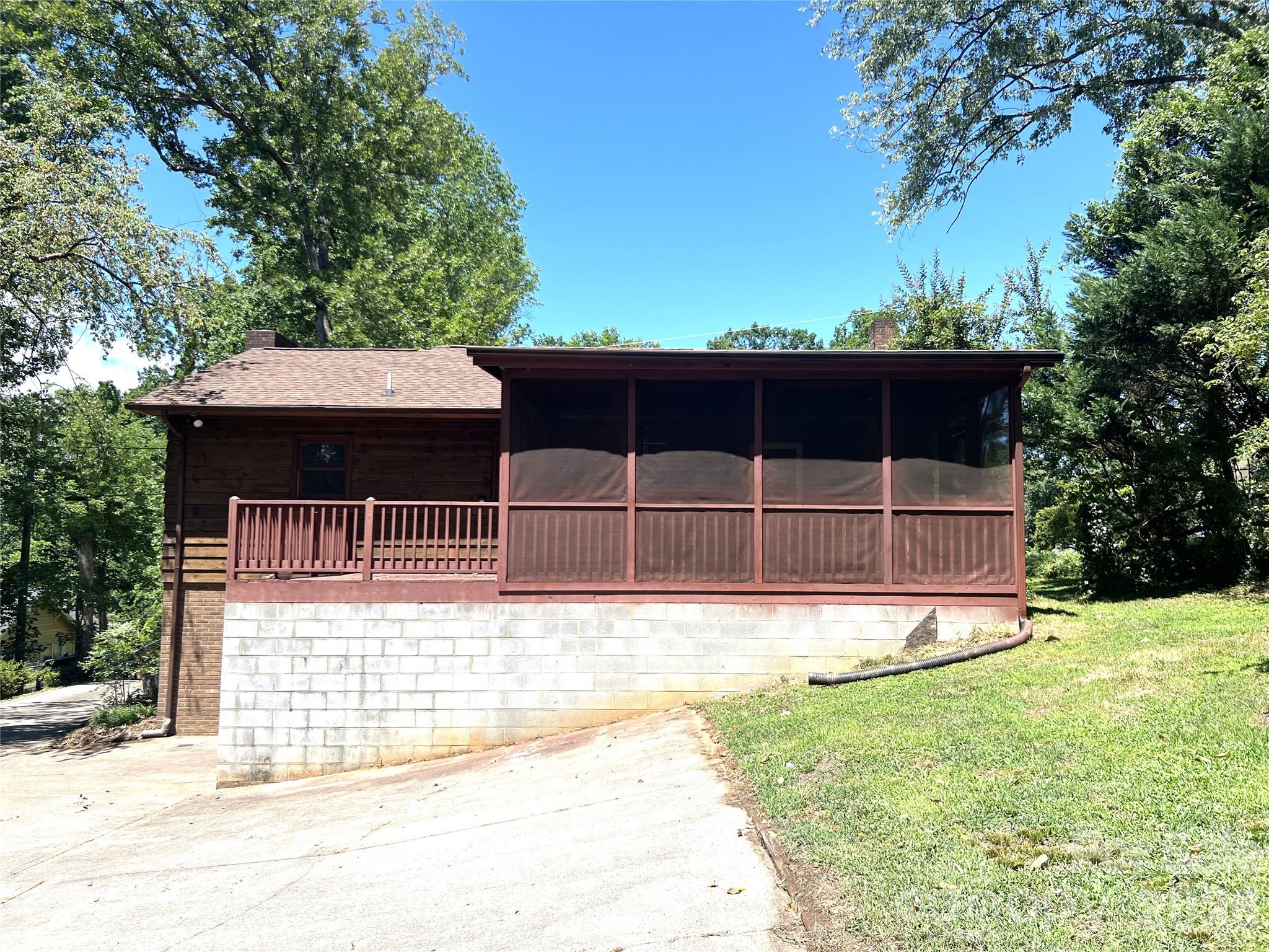 305 Forest Hill Street — Morganton