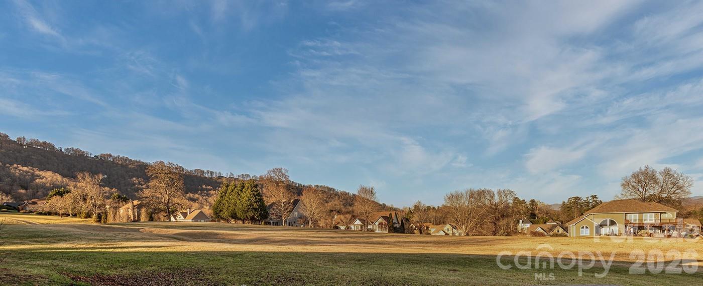 40 Bunker Court — Mills River