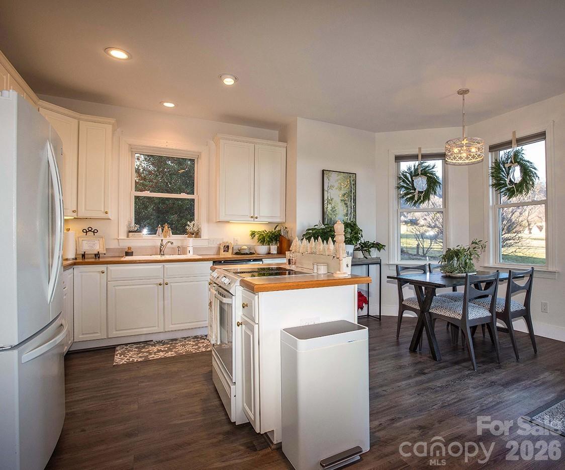 40 Bunker Court — Mills River