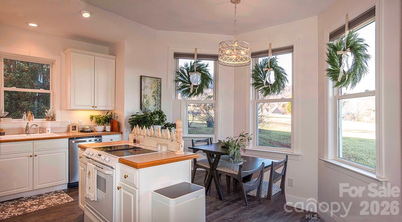 40 Bunker Court — Mills River