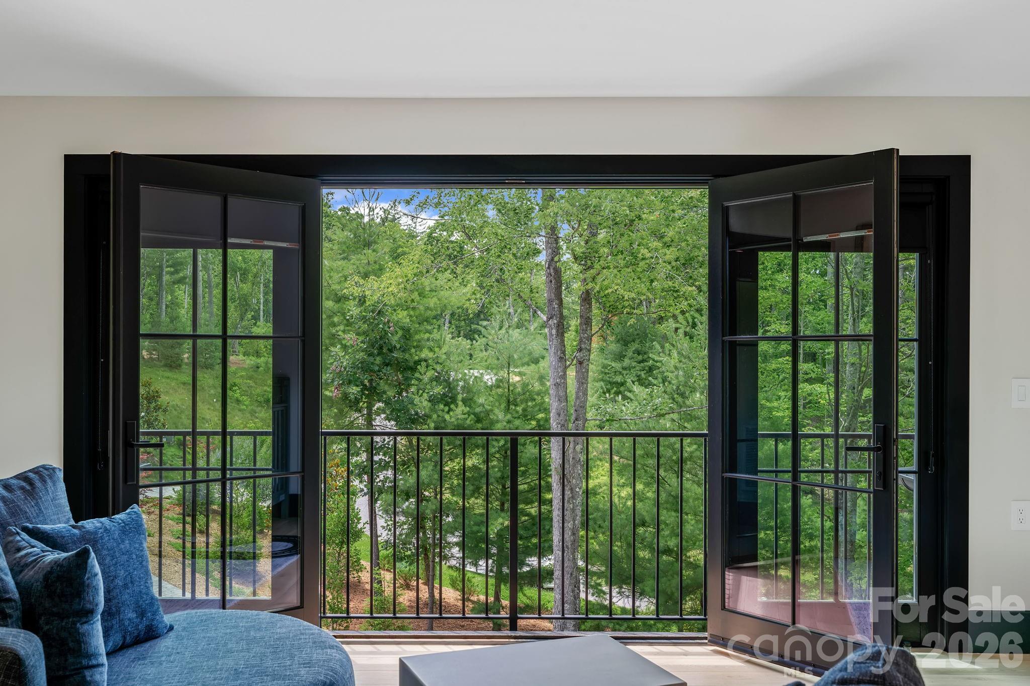 504 Hollow Trail — Asheville