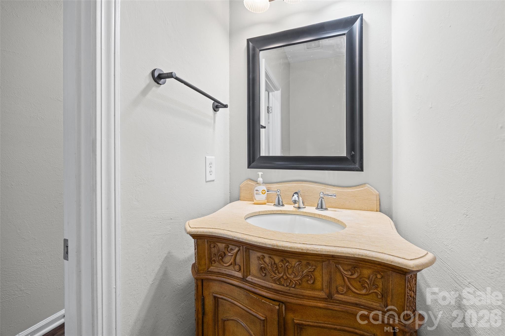 2113 Lennoxshire Square Court — Charlotte