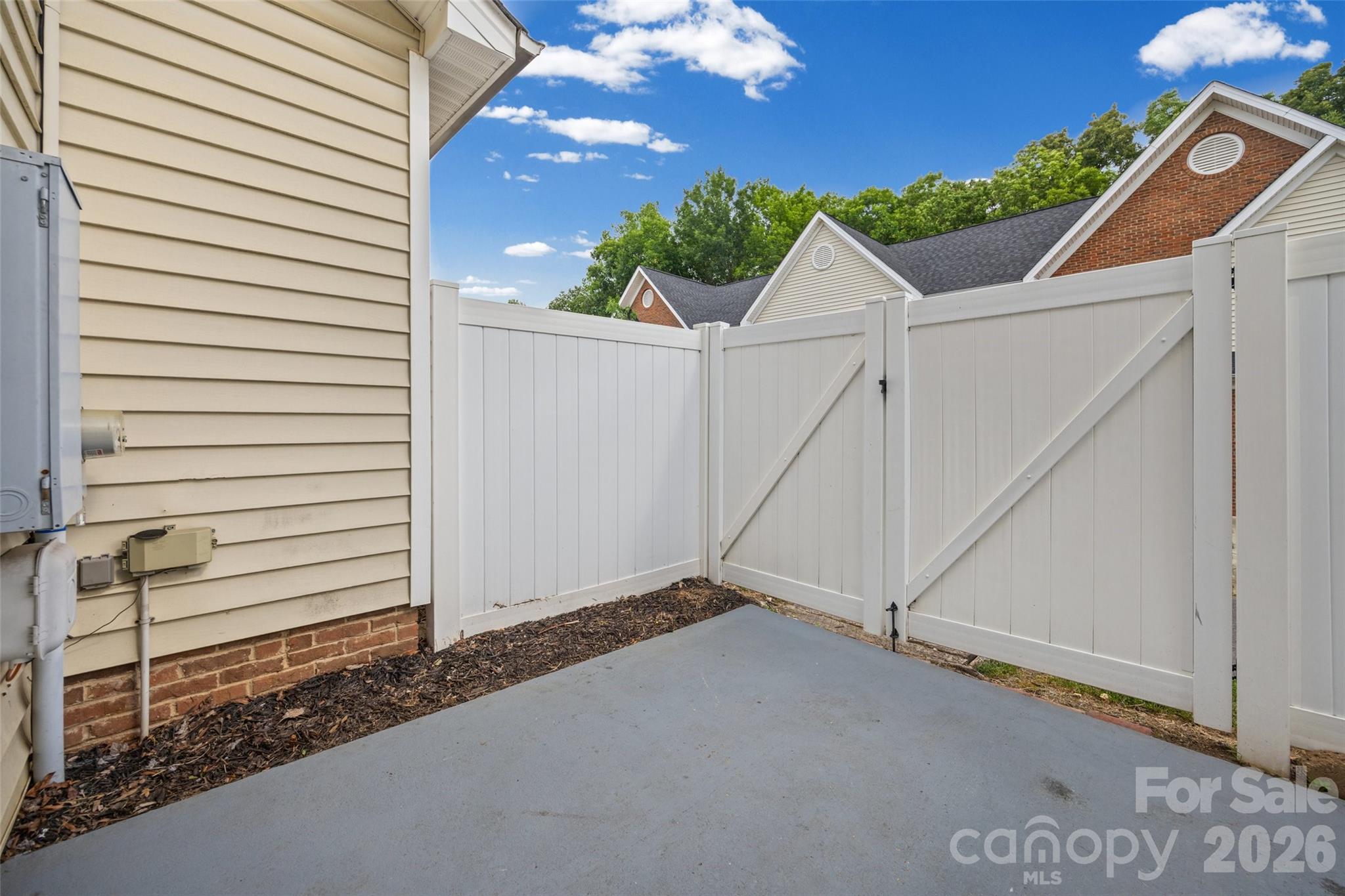2113 Lennoxshire Square Court — Charlotte