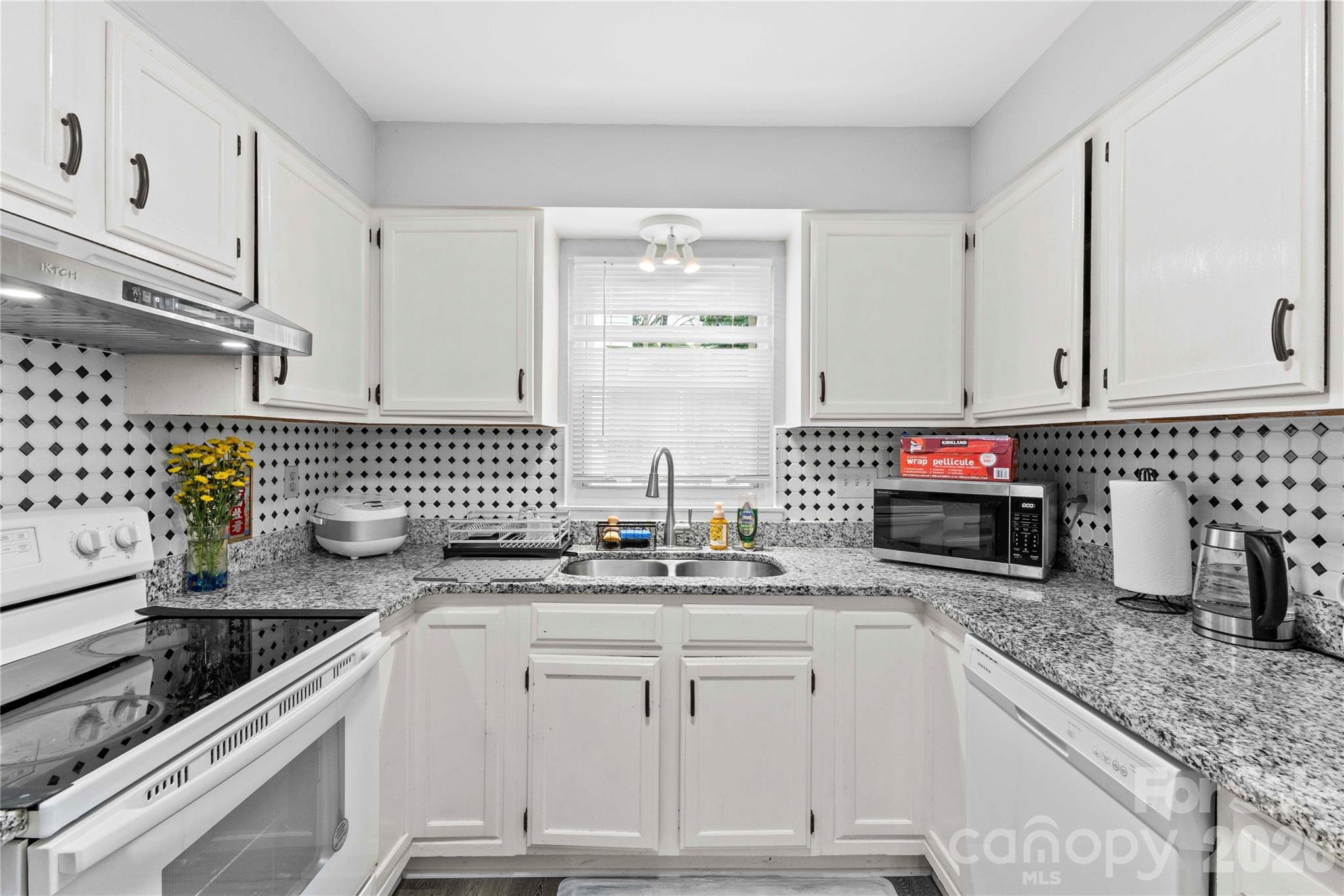 7130 Bluff Wood Cove — Charlotte
