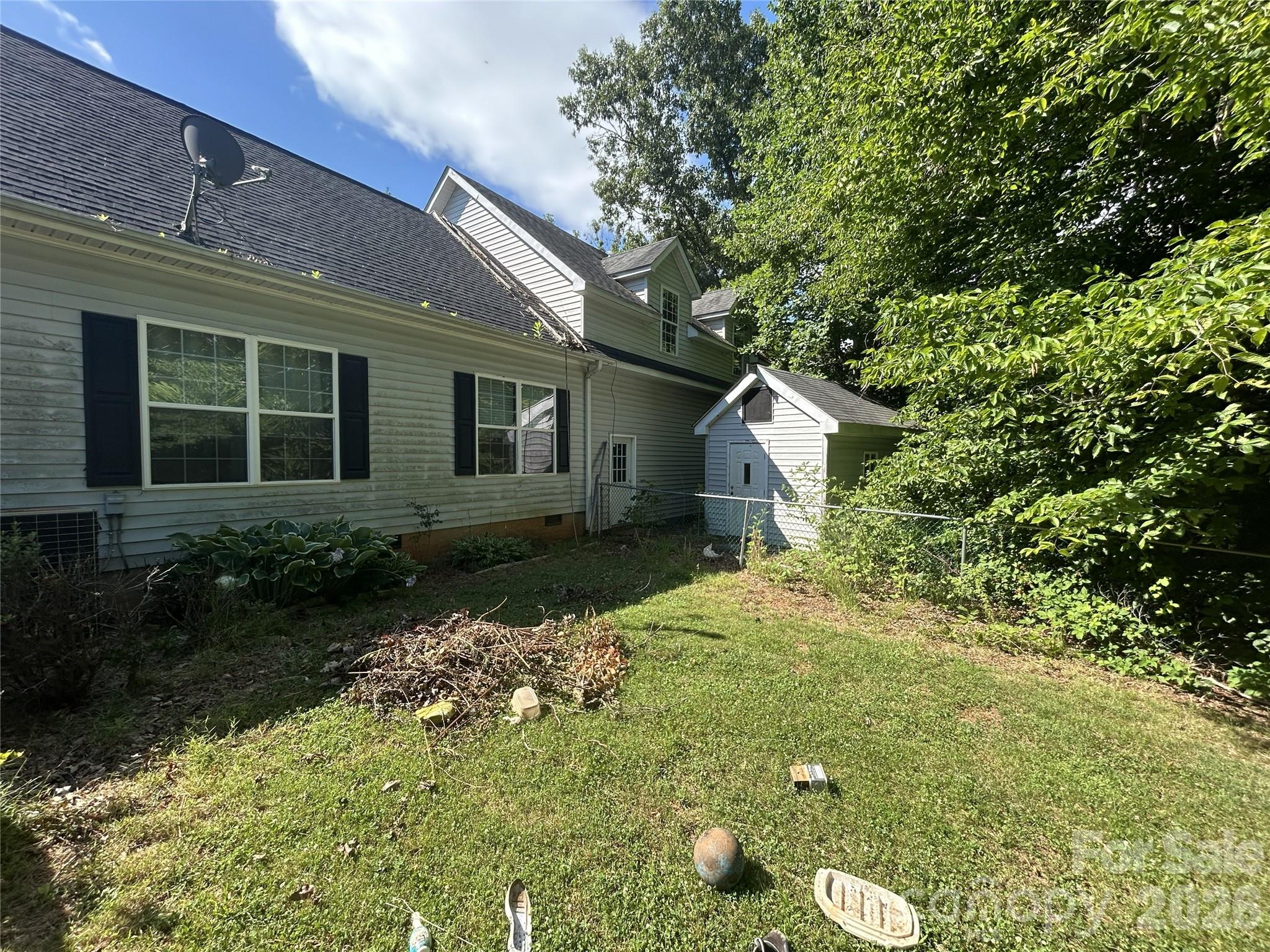 34 England Valley Road — Weaverville