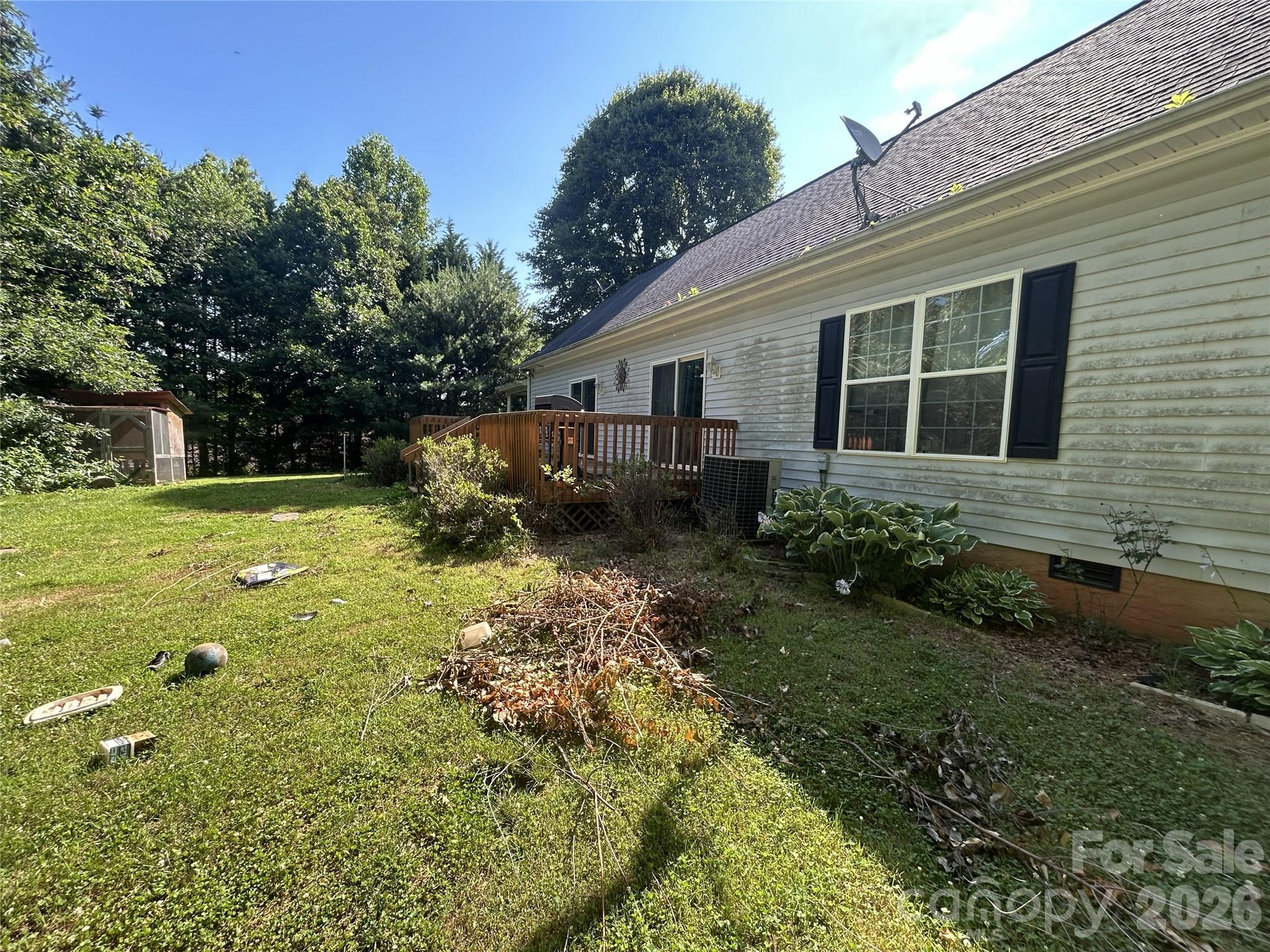 34 England Valley Road — Weaverville