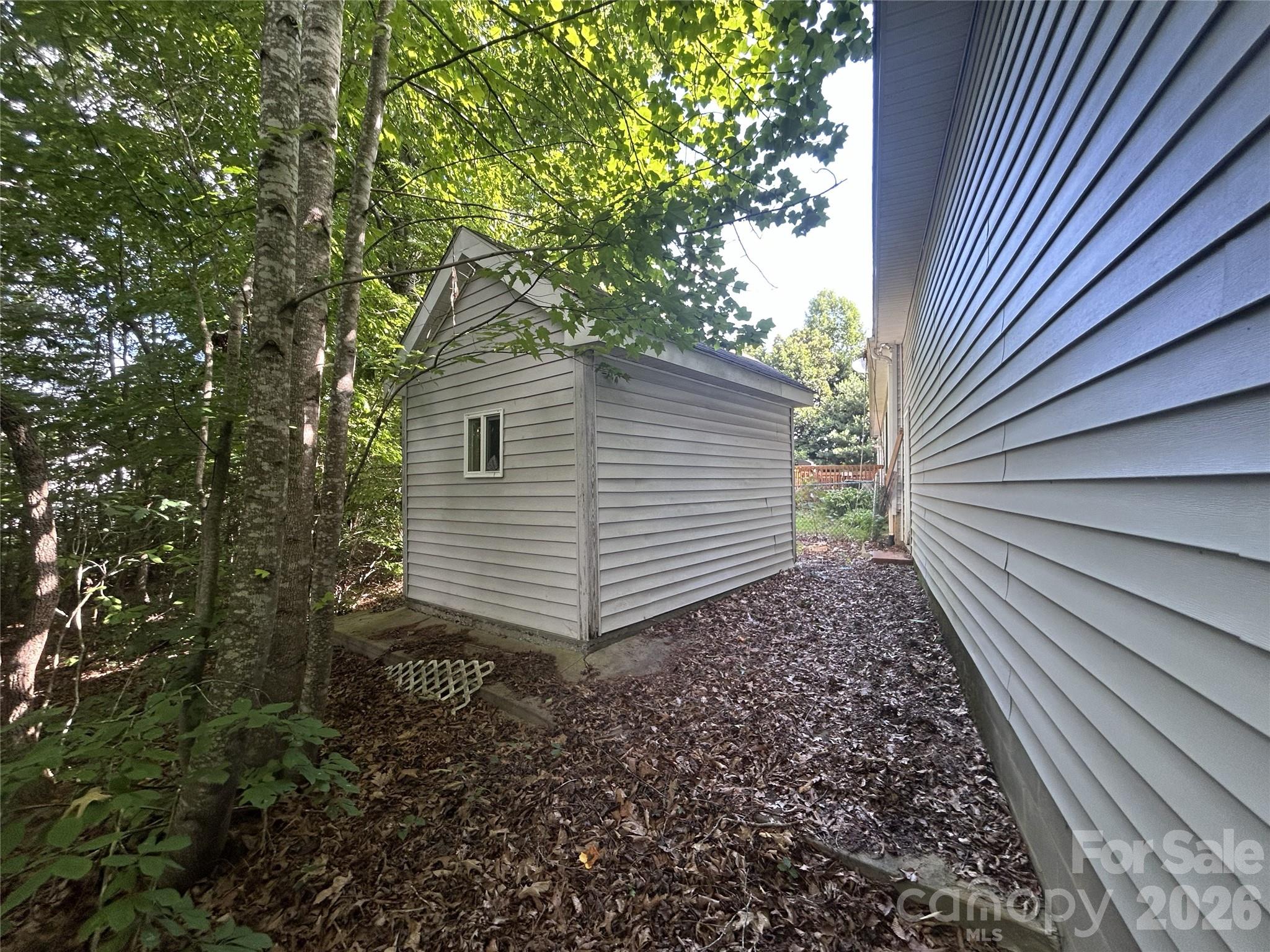 34 England Valley Road — Weaverville