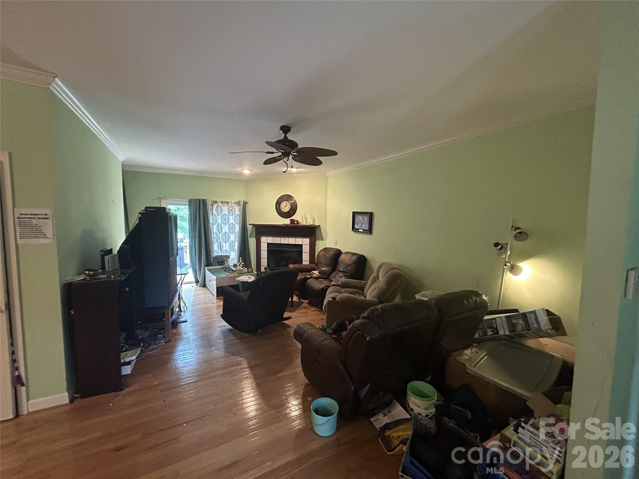 34 England Valley Road — Weaverville
