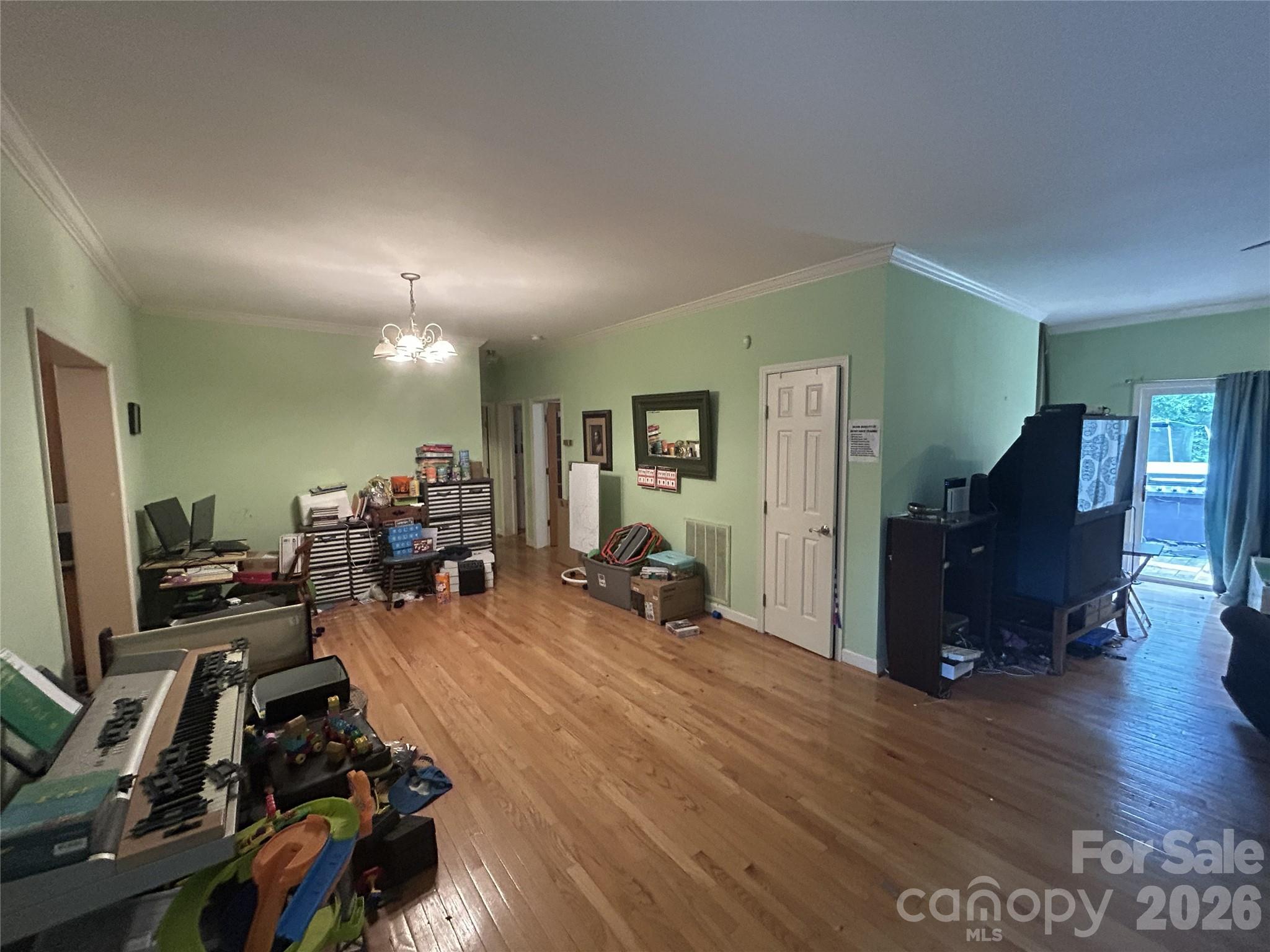 34 England Valley Road — Weaverville