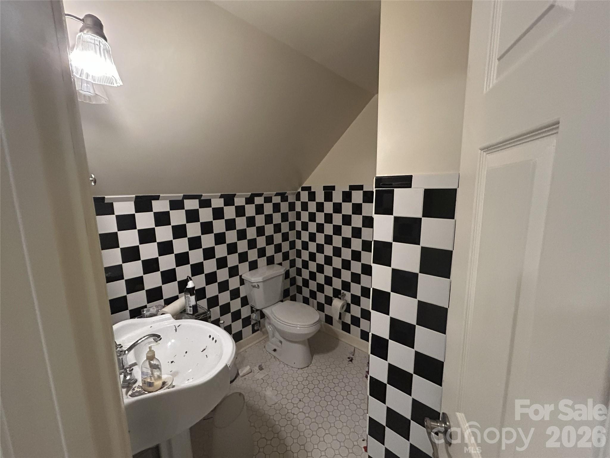34 England Valley Road — Weaverville
