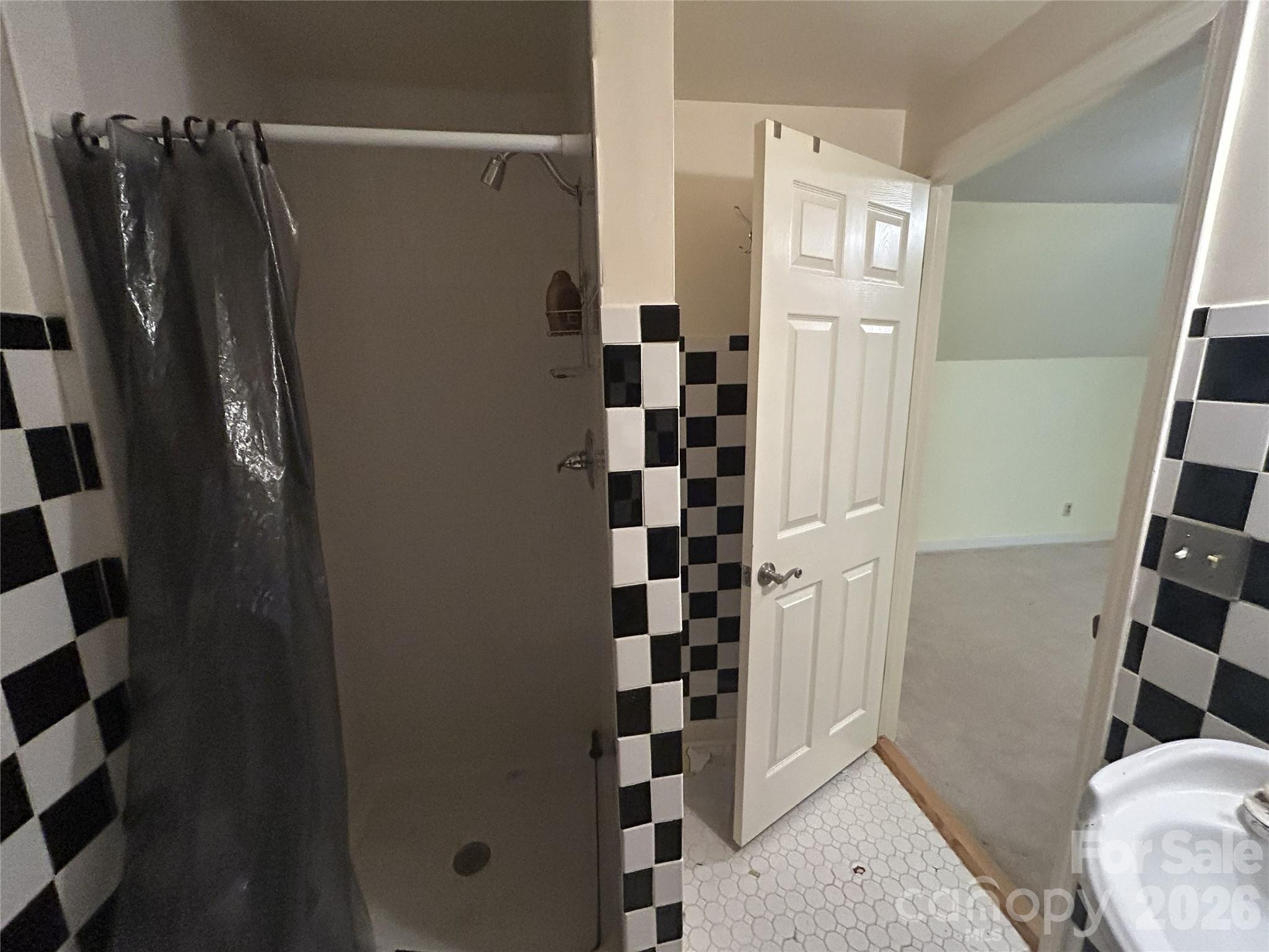 34 England Valley Road — Weaverville