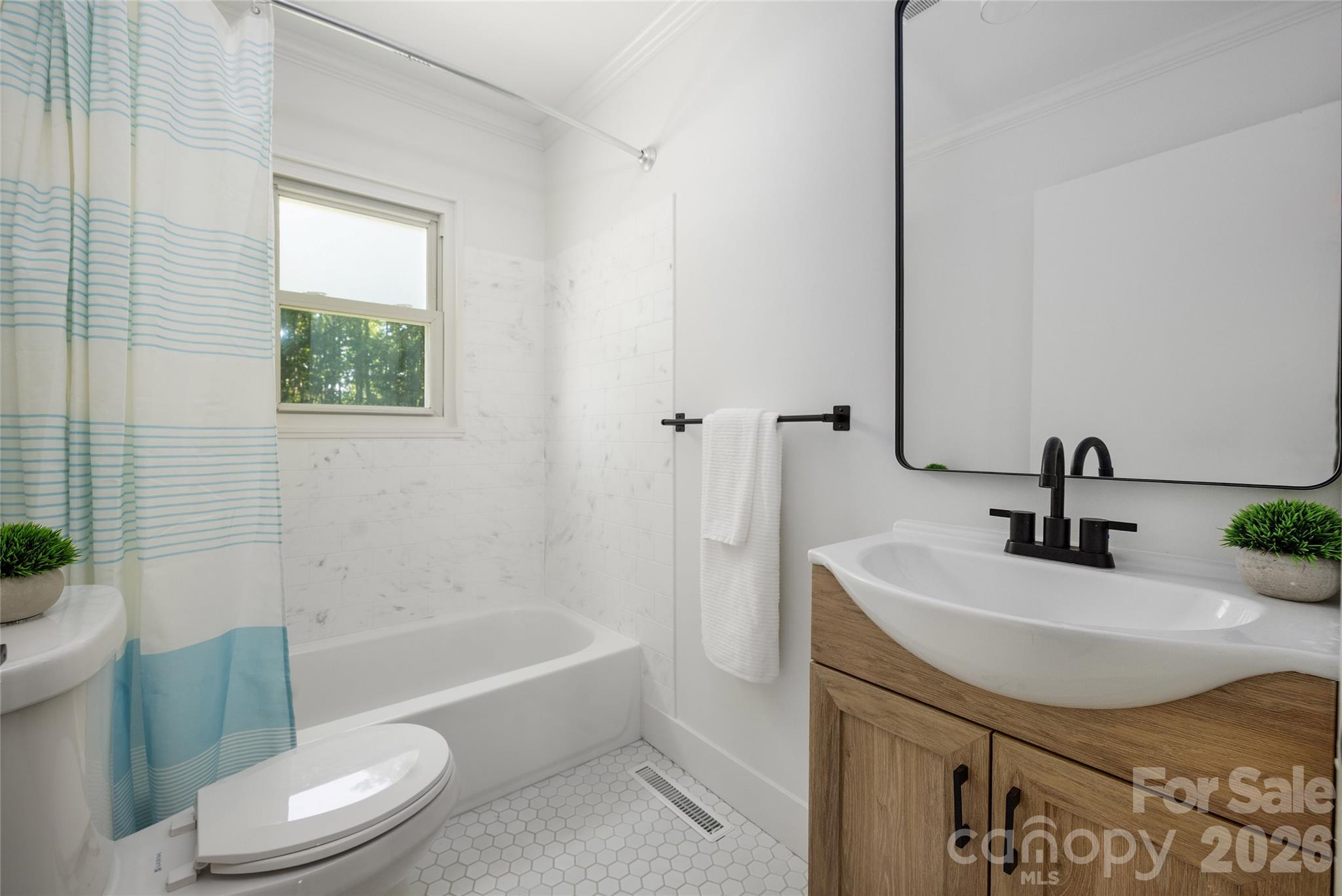 445 Oakwood Avenue — Mooresville