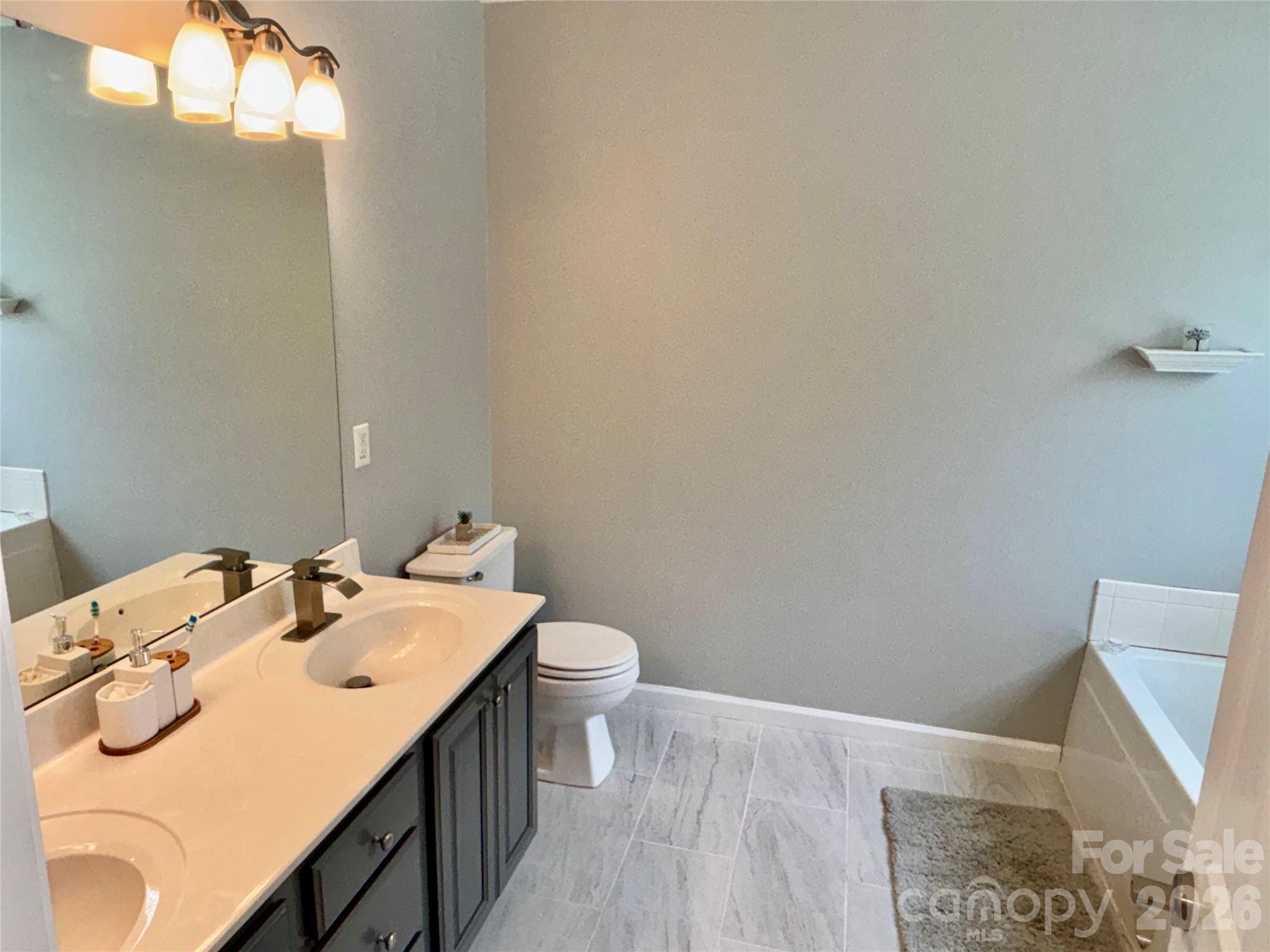 229 17th Avenue SE — Hickory