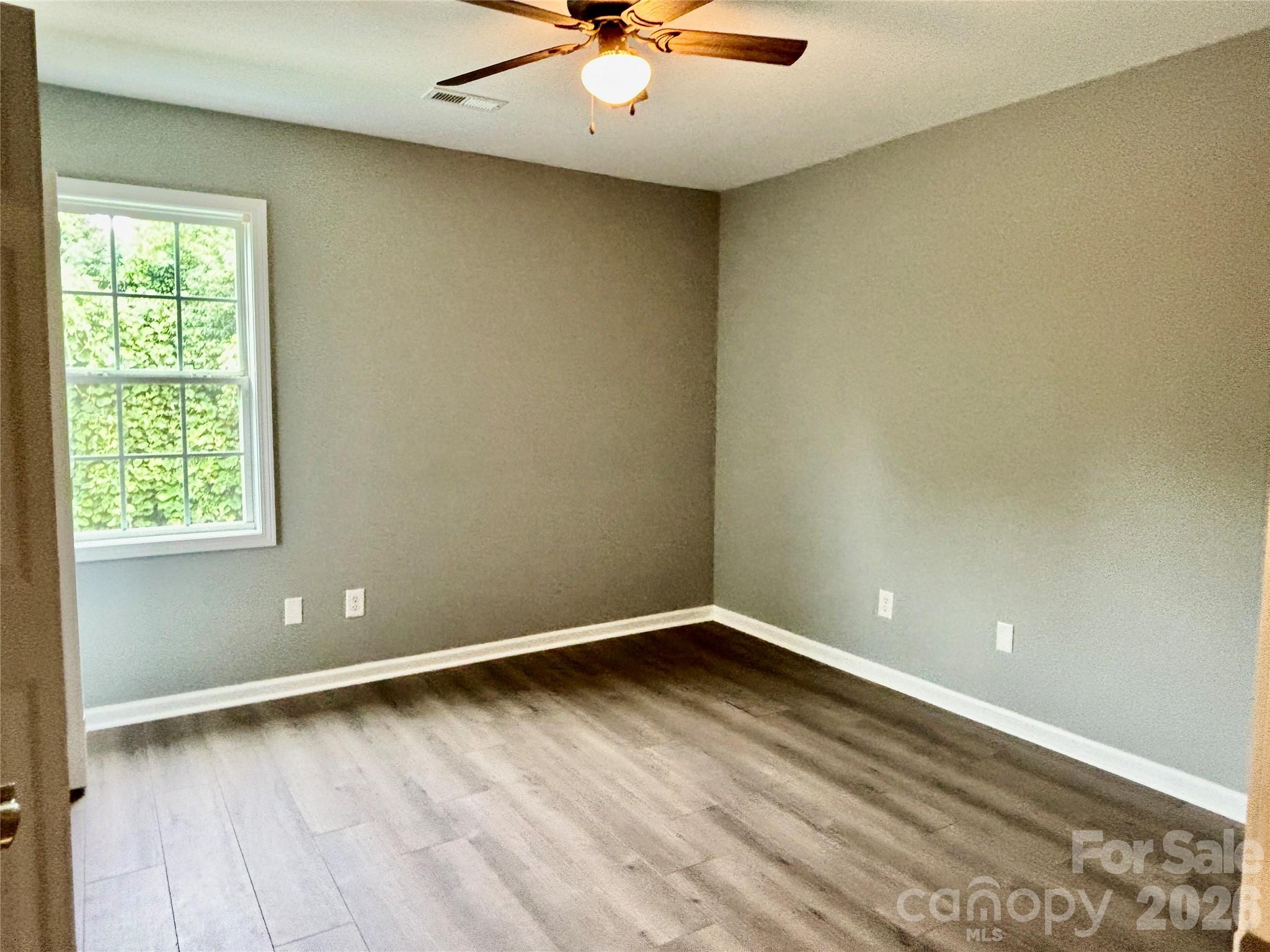 229 17th Avenue SE — Hickory