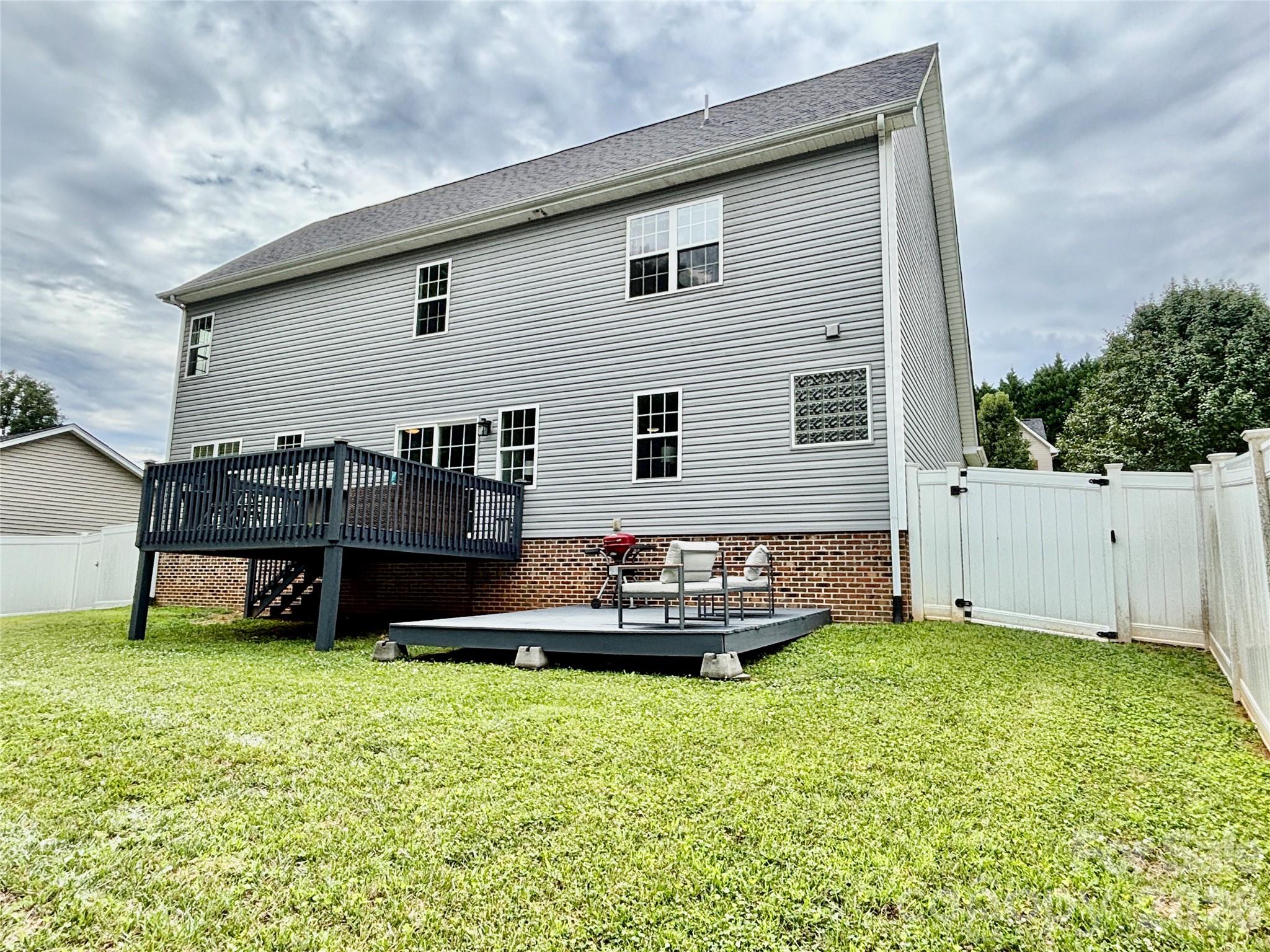 229 17th Avenue SE — Hickory