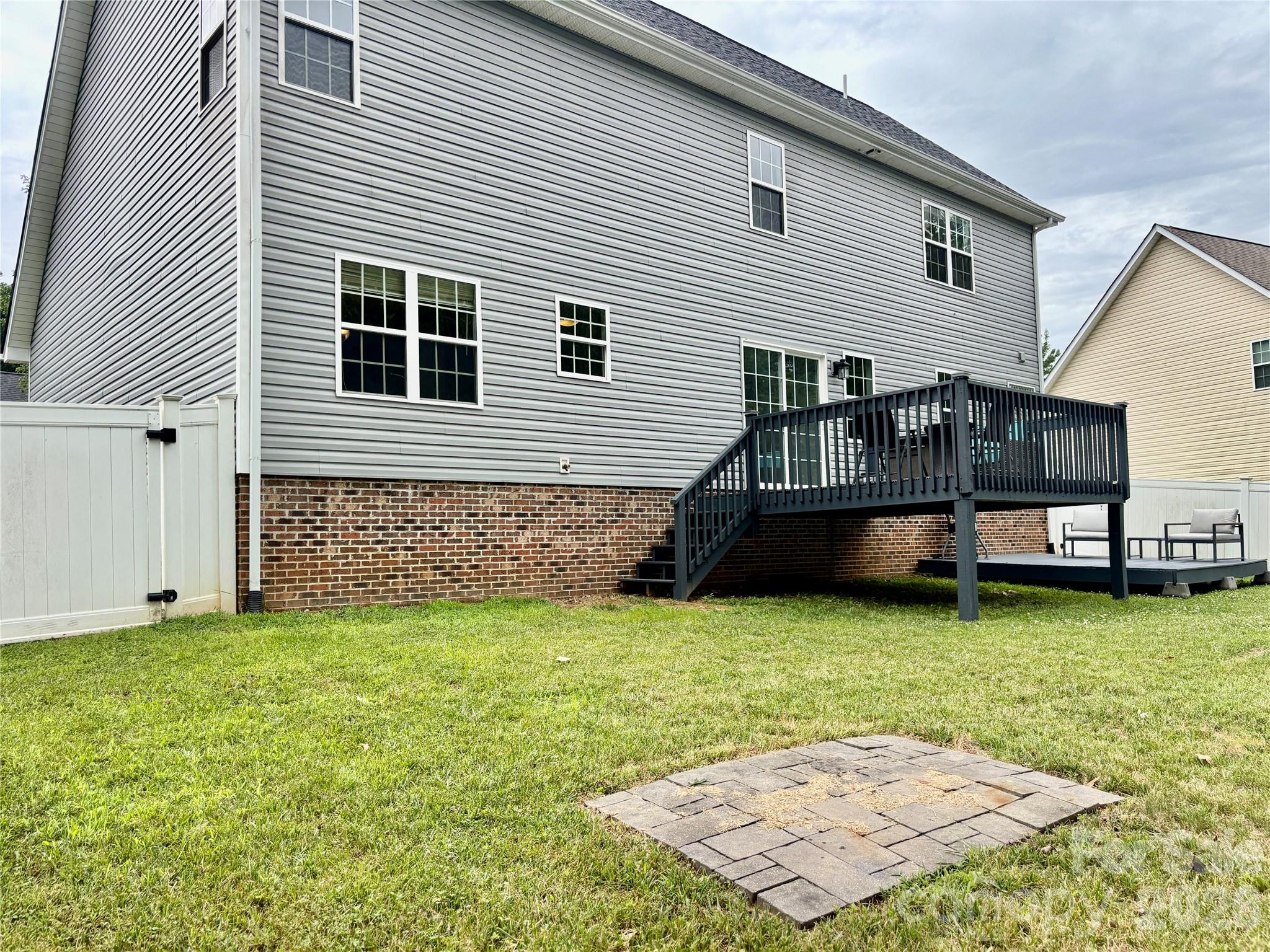 229 17th Avenue SE — Hickory