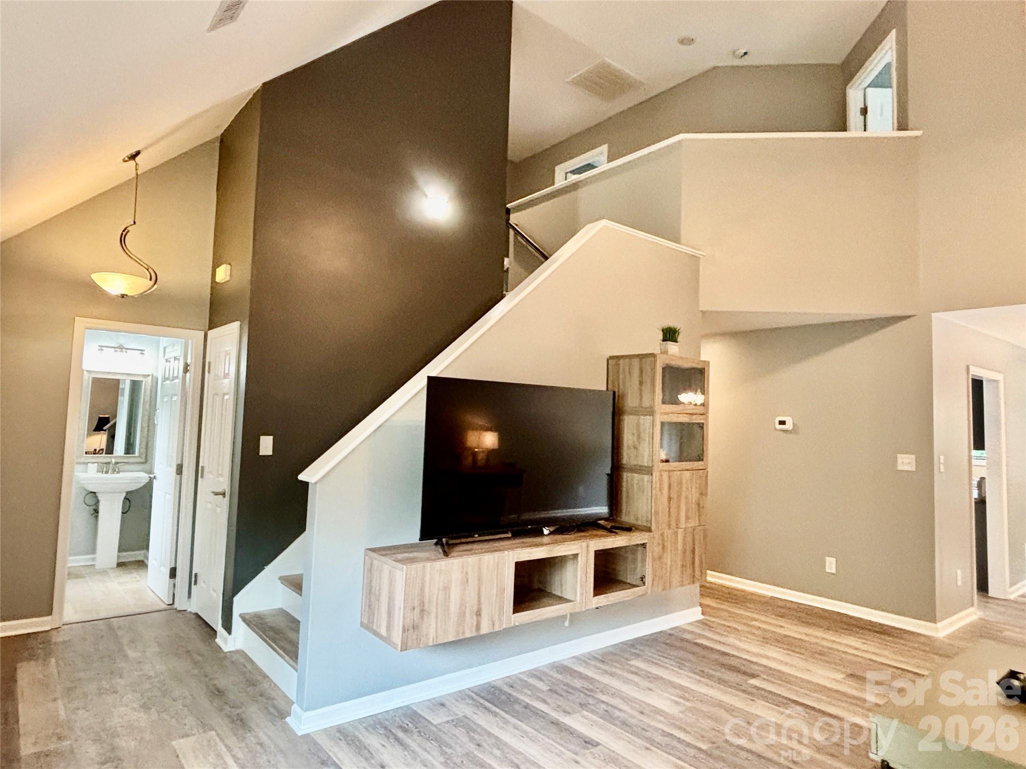 229 17th Avenue SE — Hickory