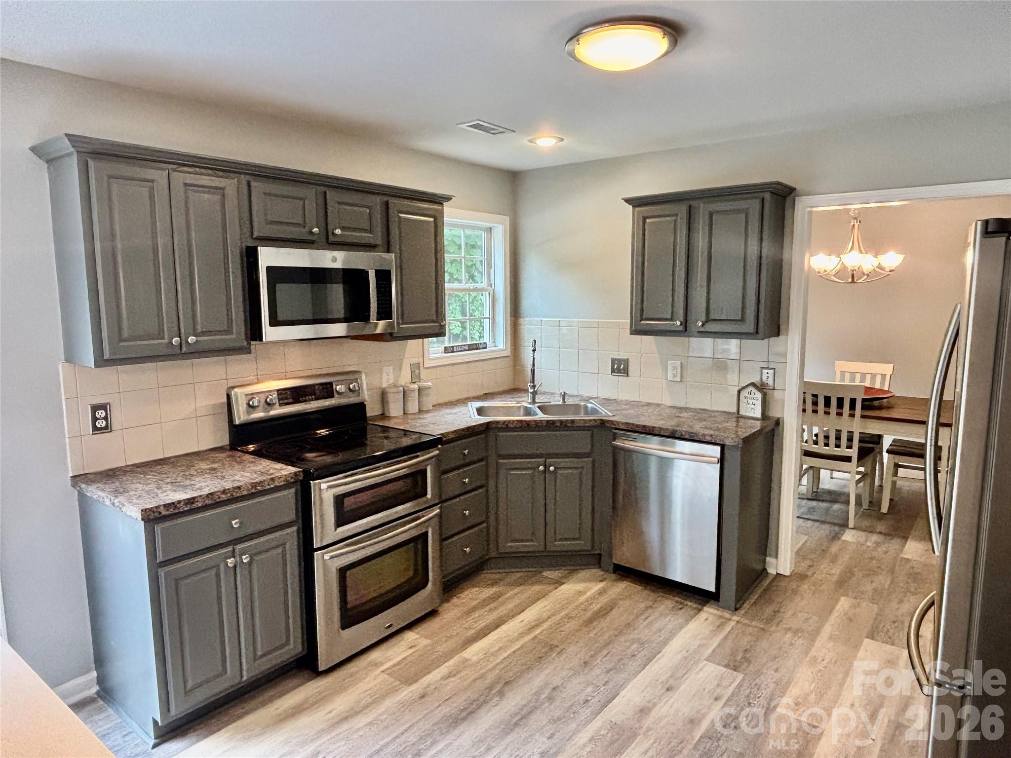 229 17th Avenue SE — Hickory