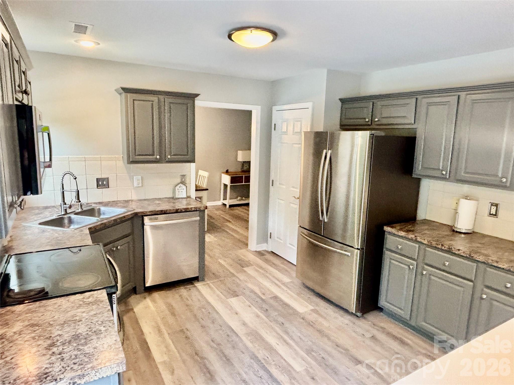 229 17th Avenue SE — Hickory