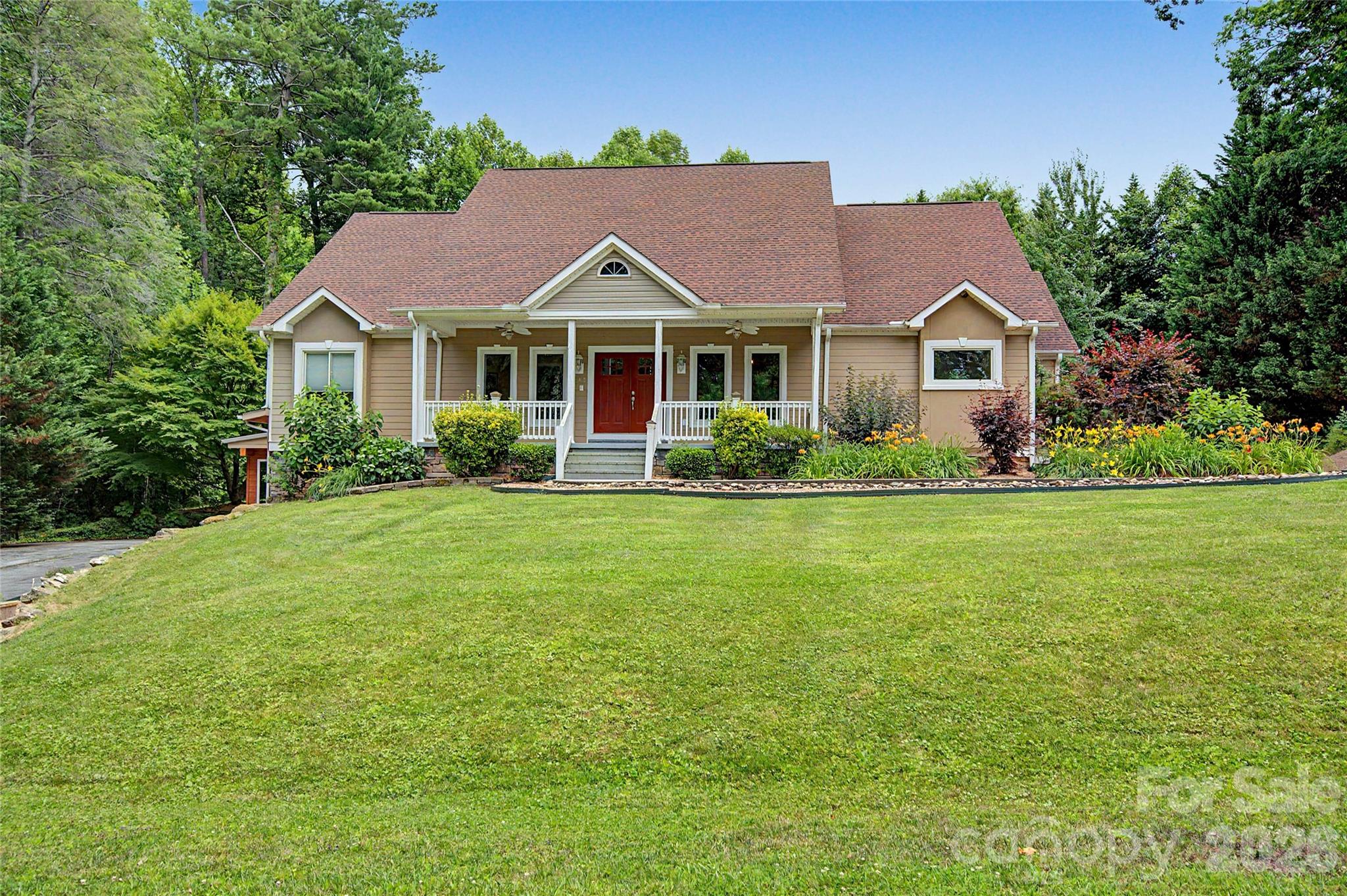 312 Benjamin Way — Hendersonville