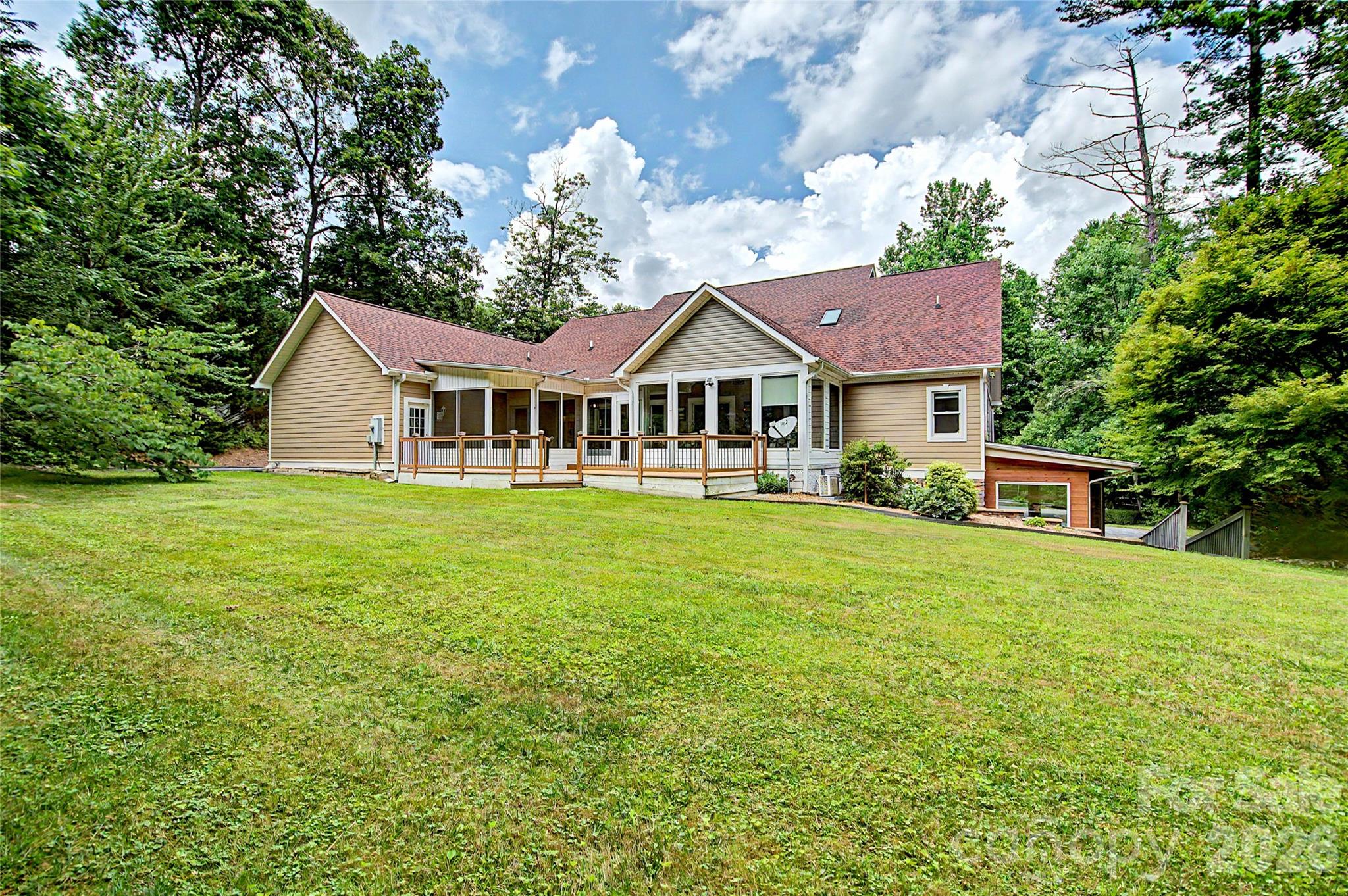 312 Benjamin Way — Hendersonville