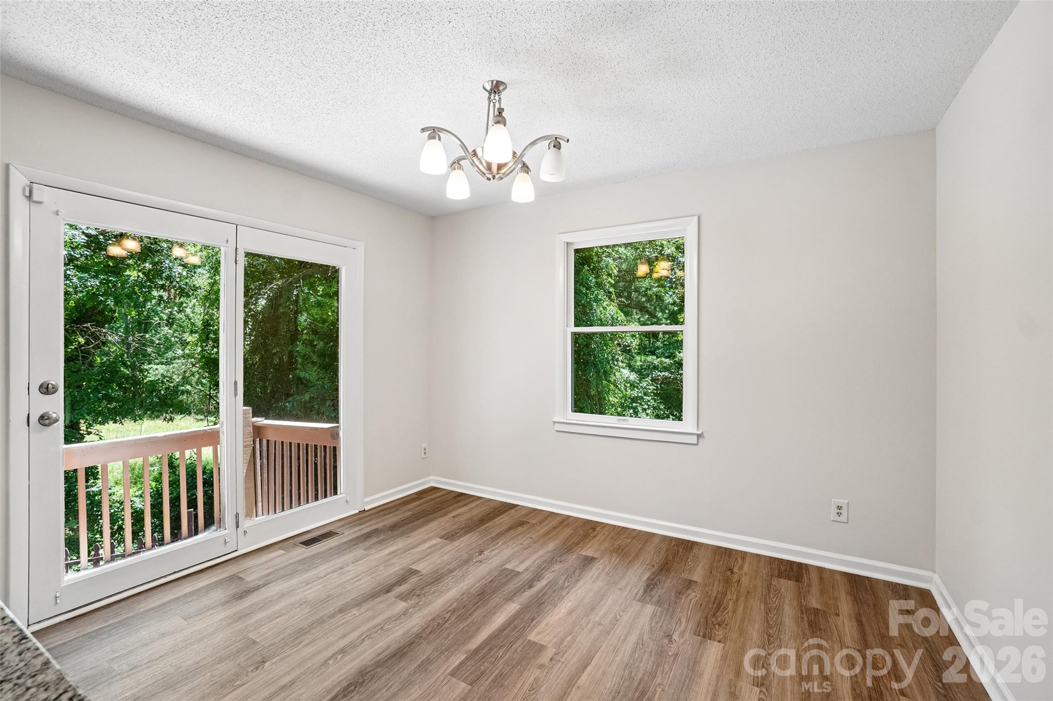 51 Wake Robin Way — Asheville
